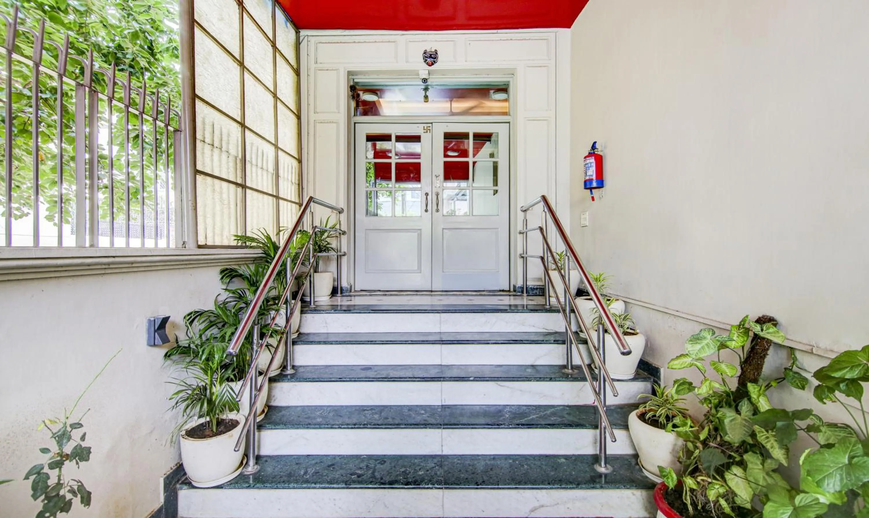 Lobby or reception in Treebo Mall View, DLF Phase II