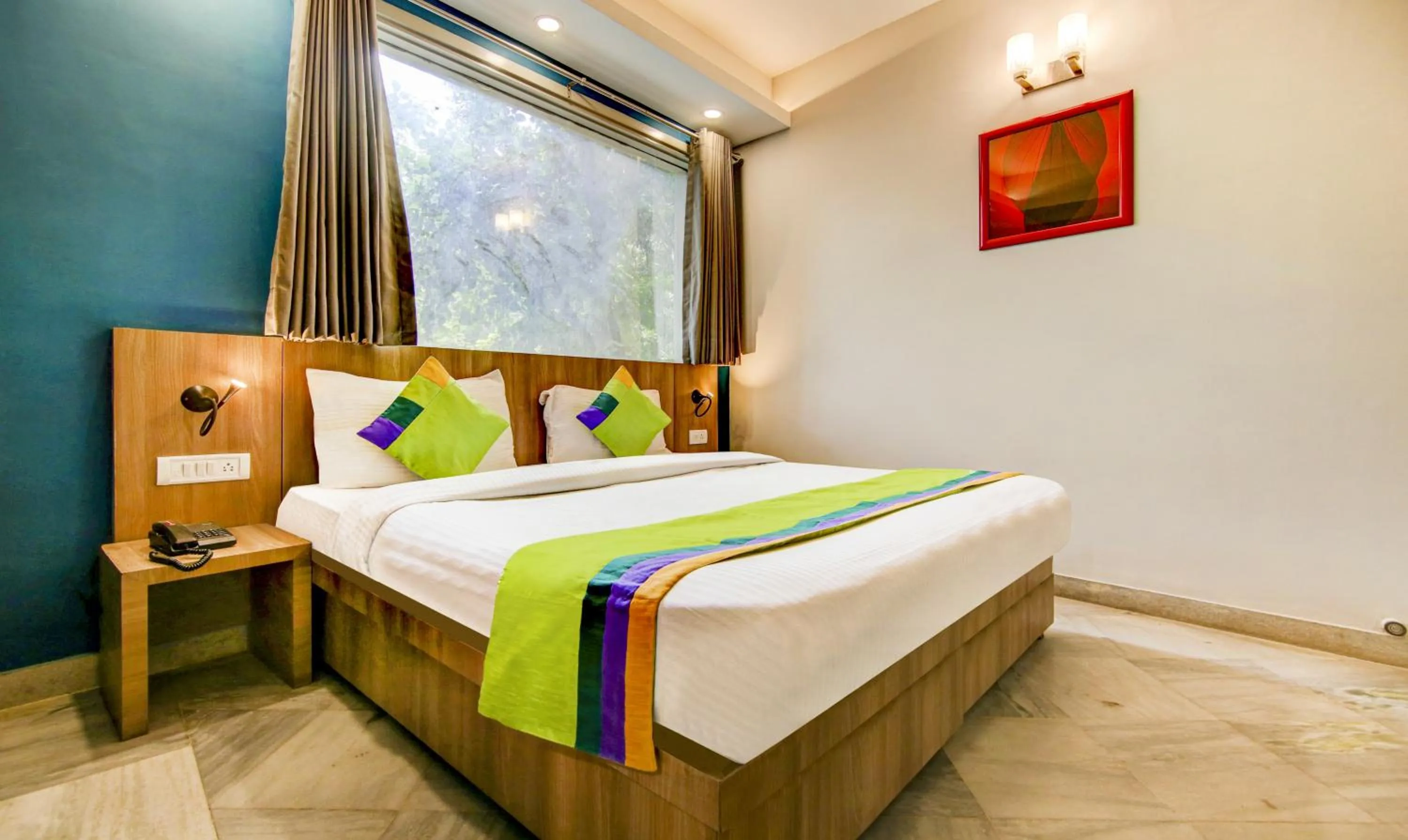 Bedroom, Bed in Treebo Mall View, DLF Phase II