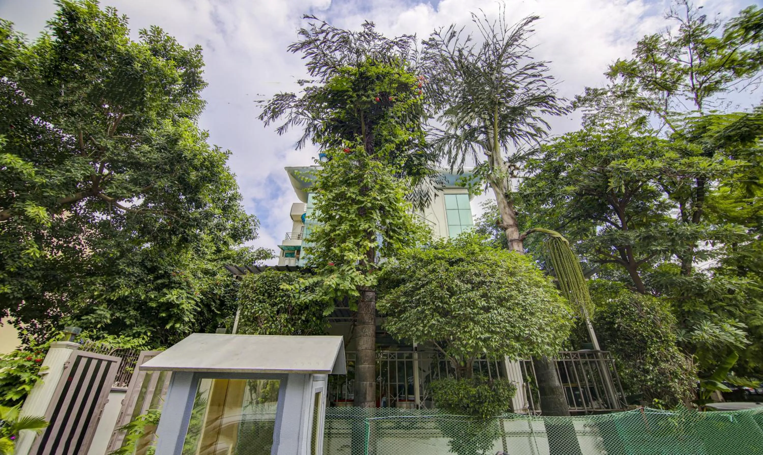 Property building in Treebo Mall View, DLF Phase II