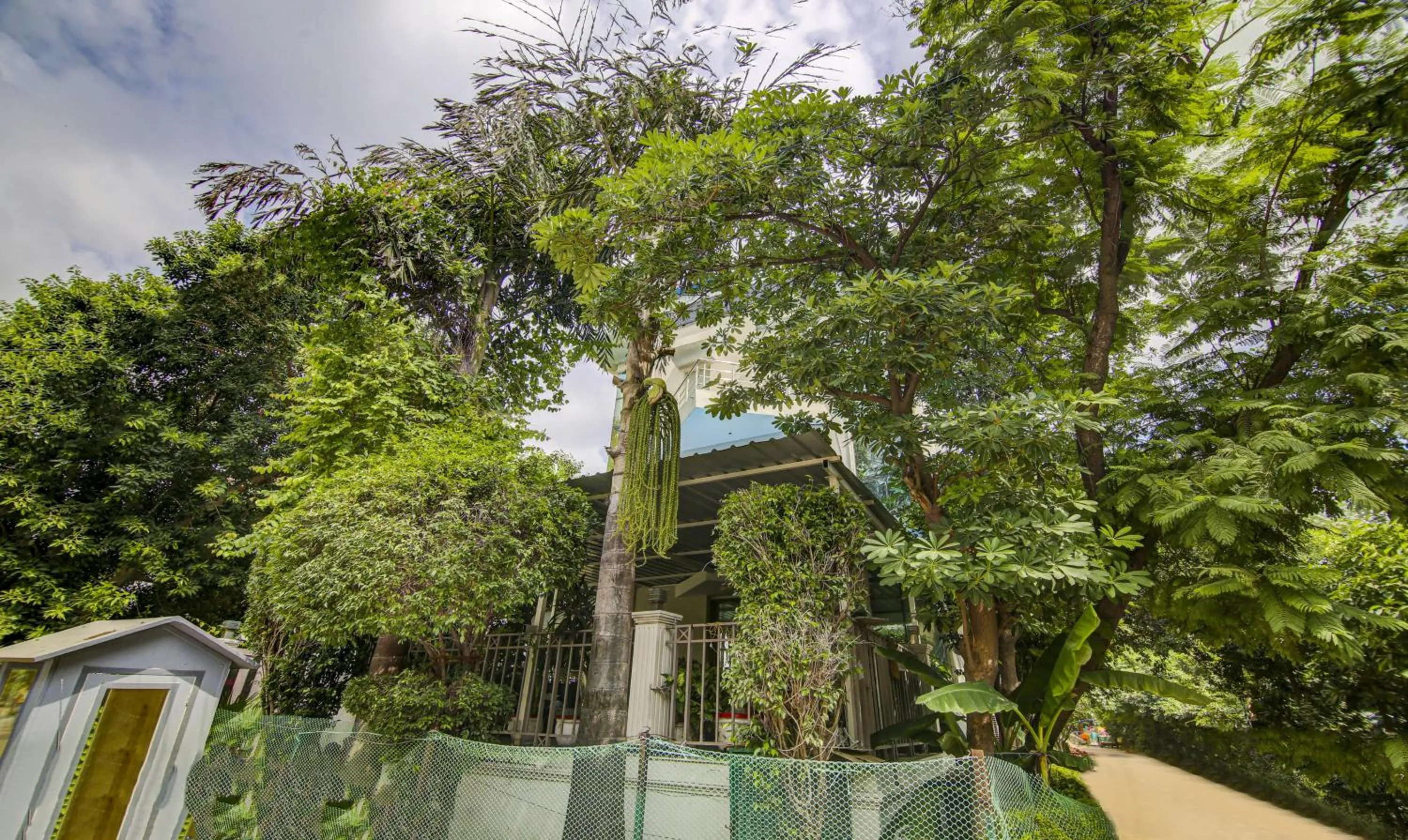Facade/entrance in Treebo Mall View, DLF Phase II