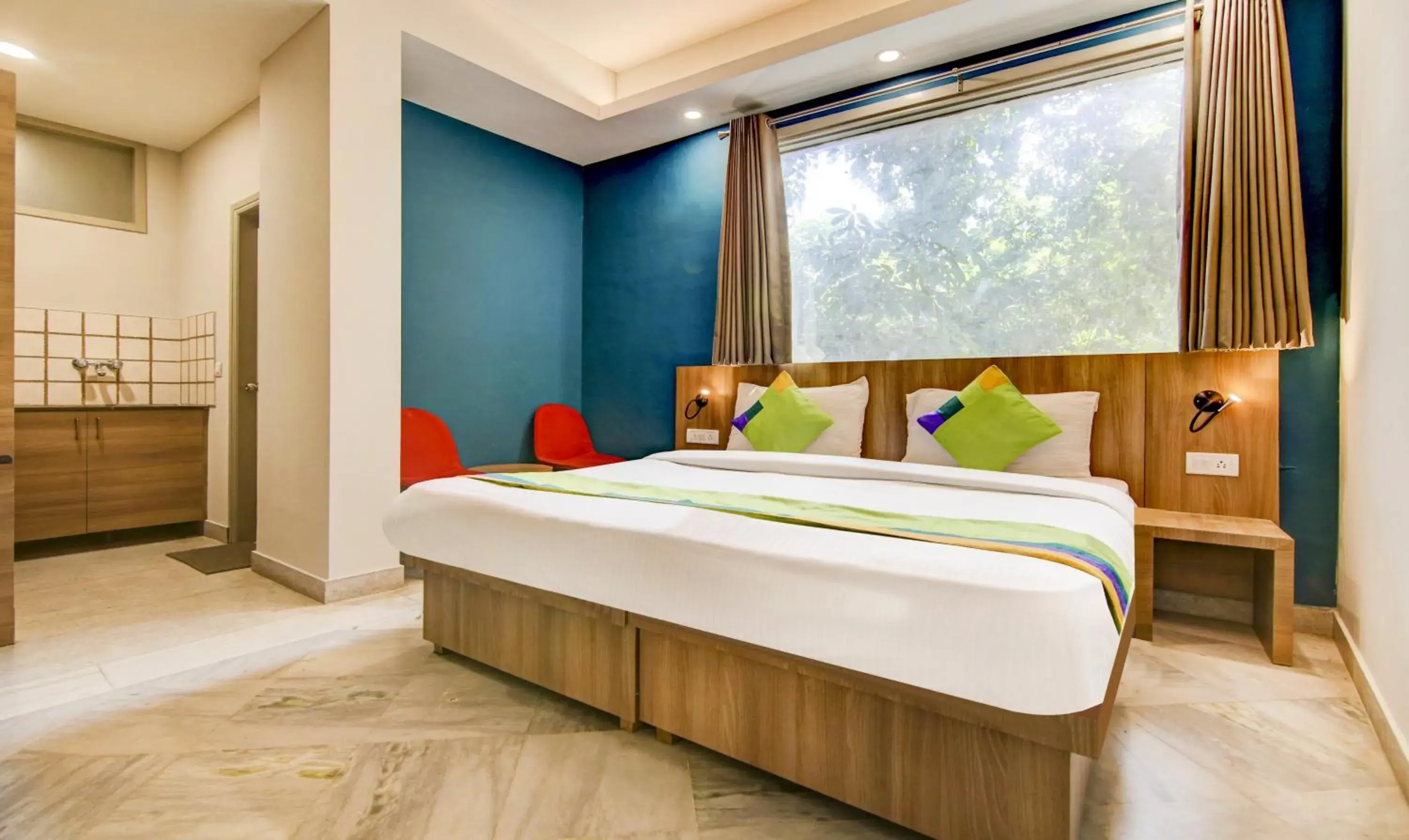 Bedroom, Bed in Treebo Mall View, DLF Phase II Bedroom, Bed in Treebo Mall View, DLF Phase II