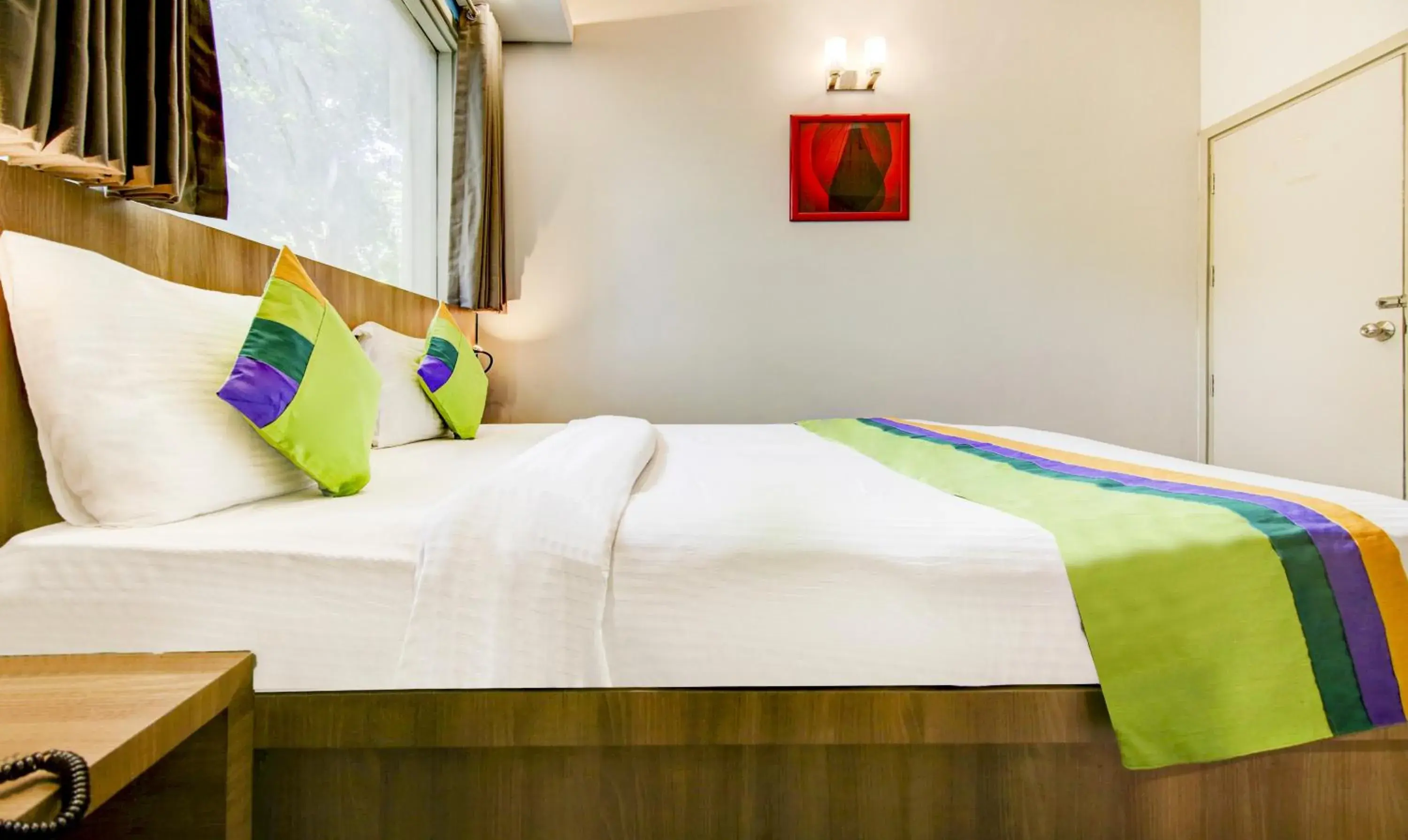 Bedroom, Bed in Treebo Mall View, DLF Phase II Bedroom, Bed in Treebo Mall View, DLF Phase II