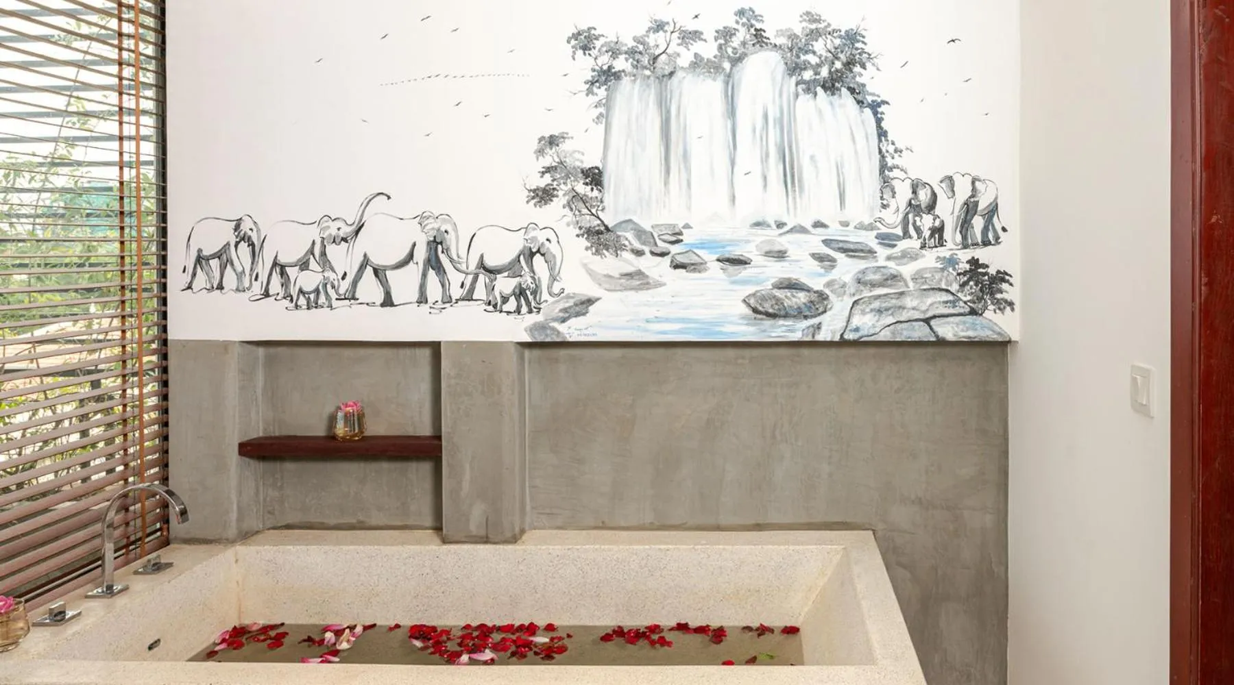 Bed in Victoria Central Residence