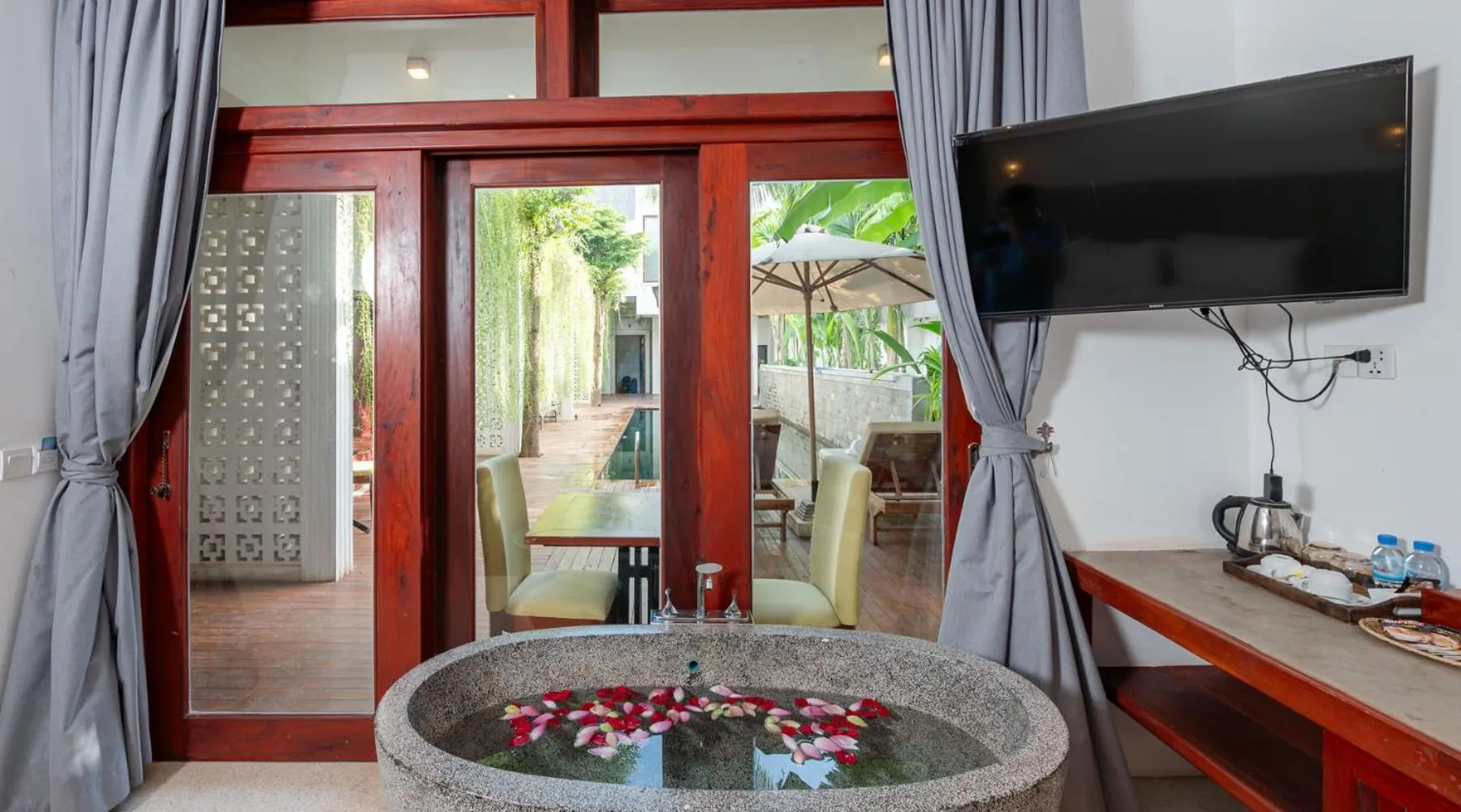 Garden in Victoria Central Residence