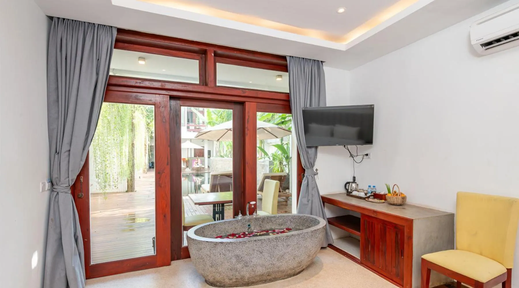 Bed in Victoria Central Residence