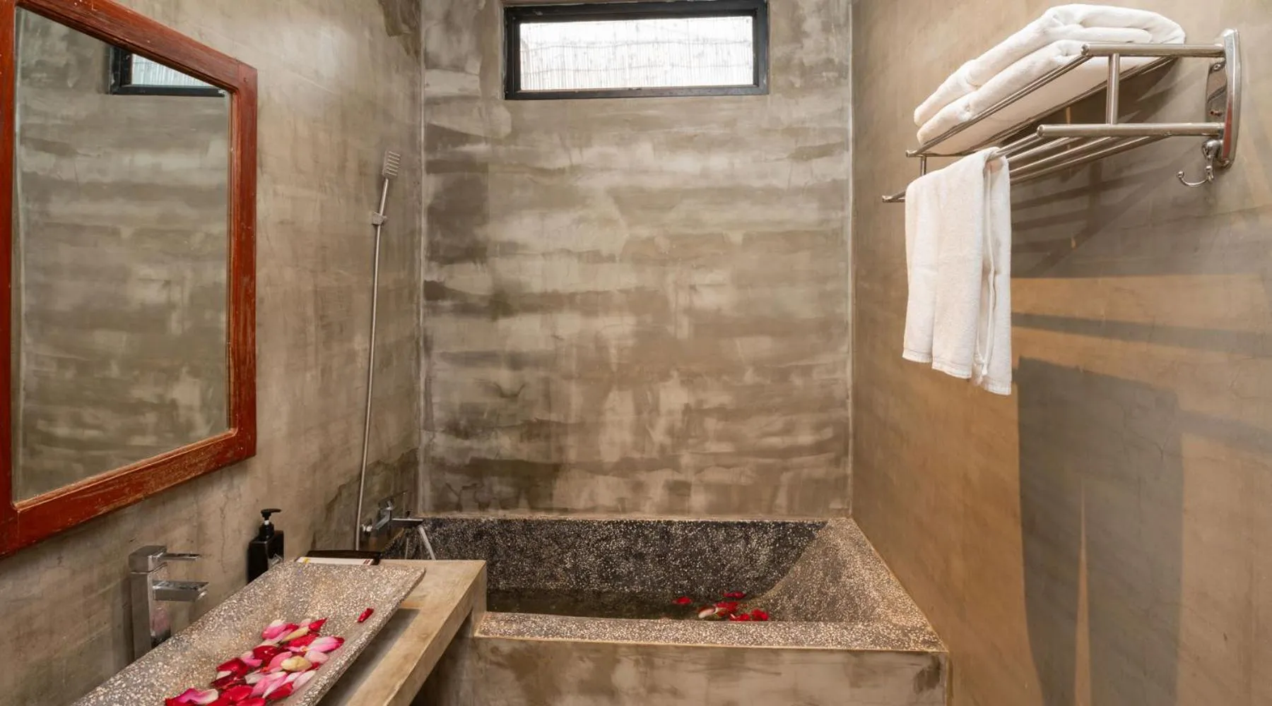 Shower in Victoria Central Residence