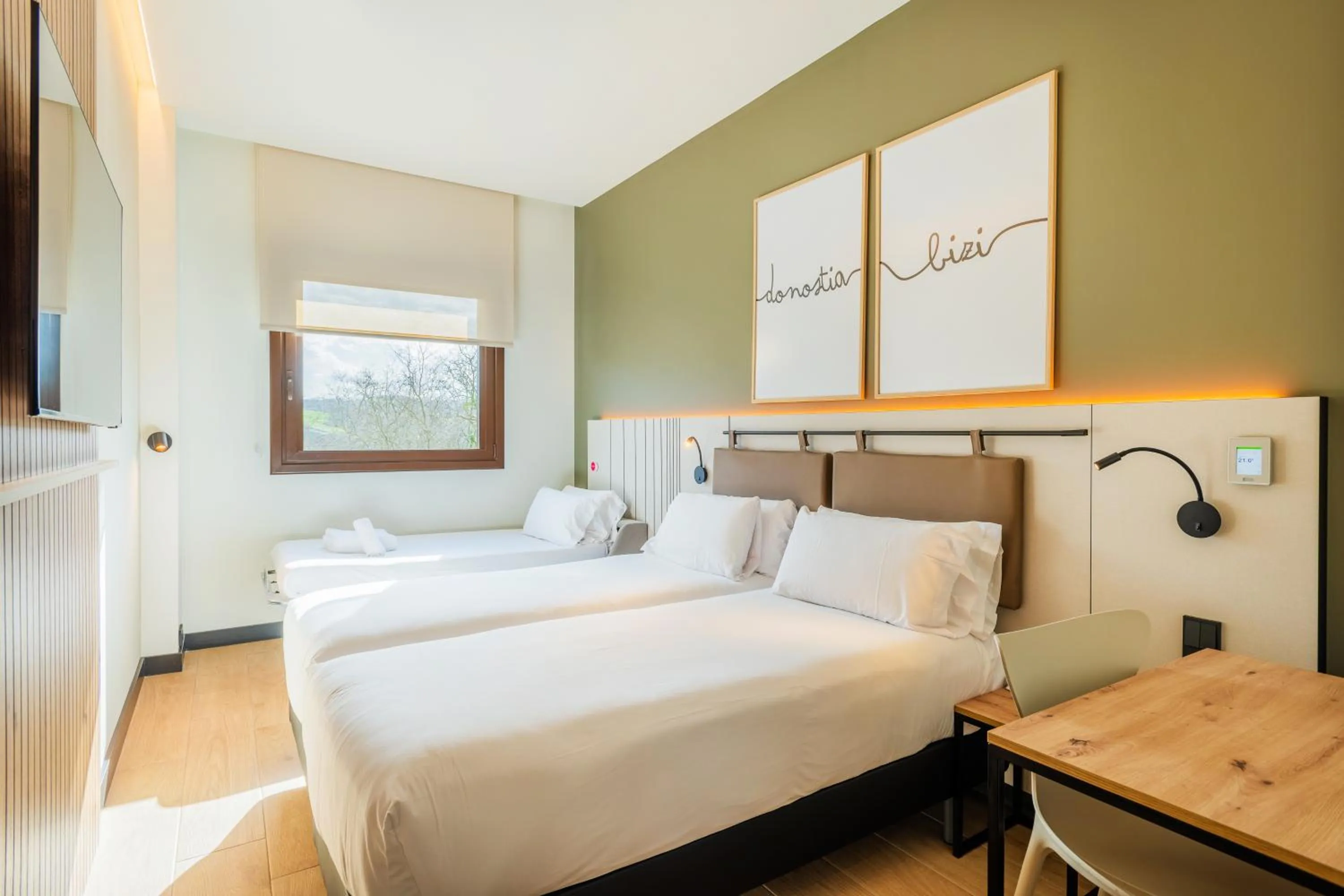 Bed in Leonardo Hotel San Sebastián