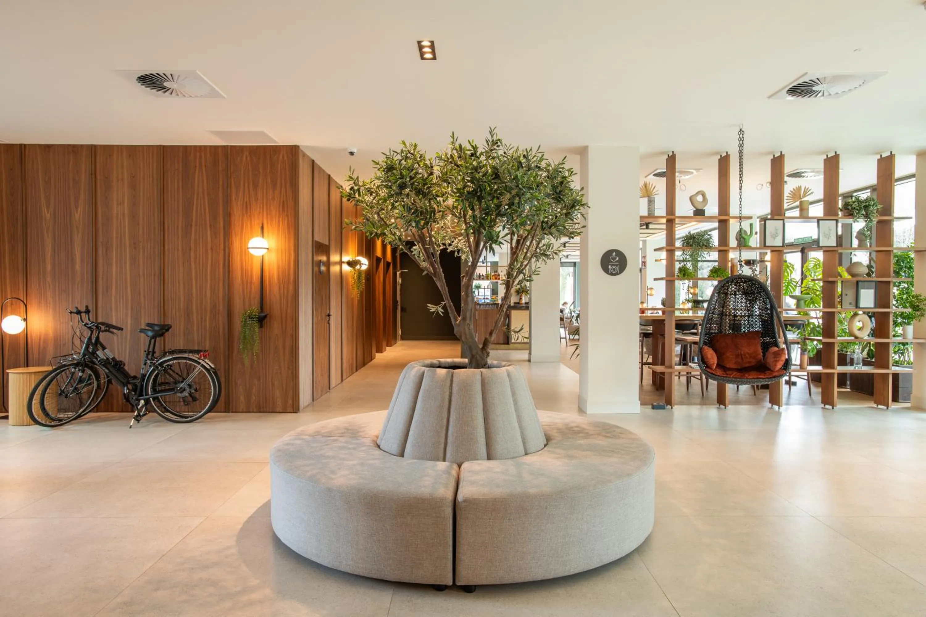 Lobby or reception in Leonardo Hotel San Sebastián