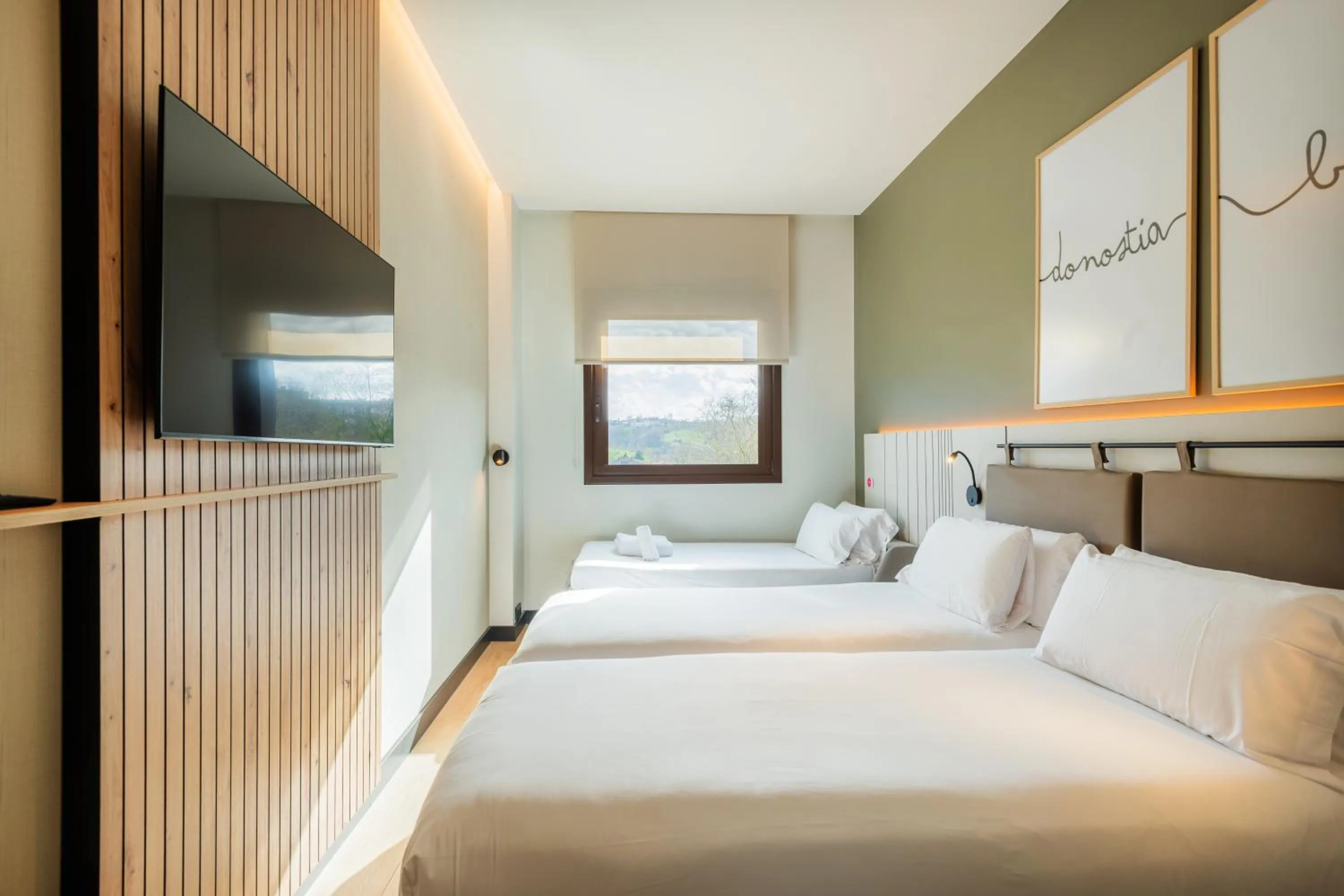 Bed in Leonardo Hotel San Sebastián