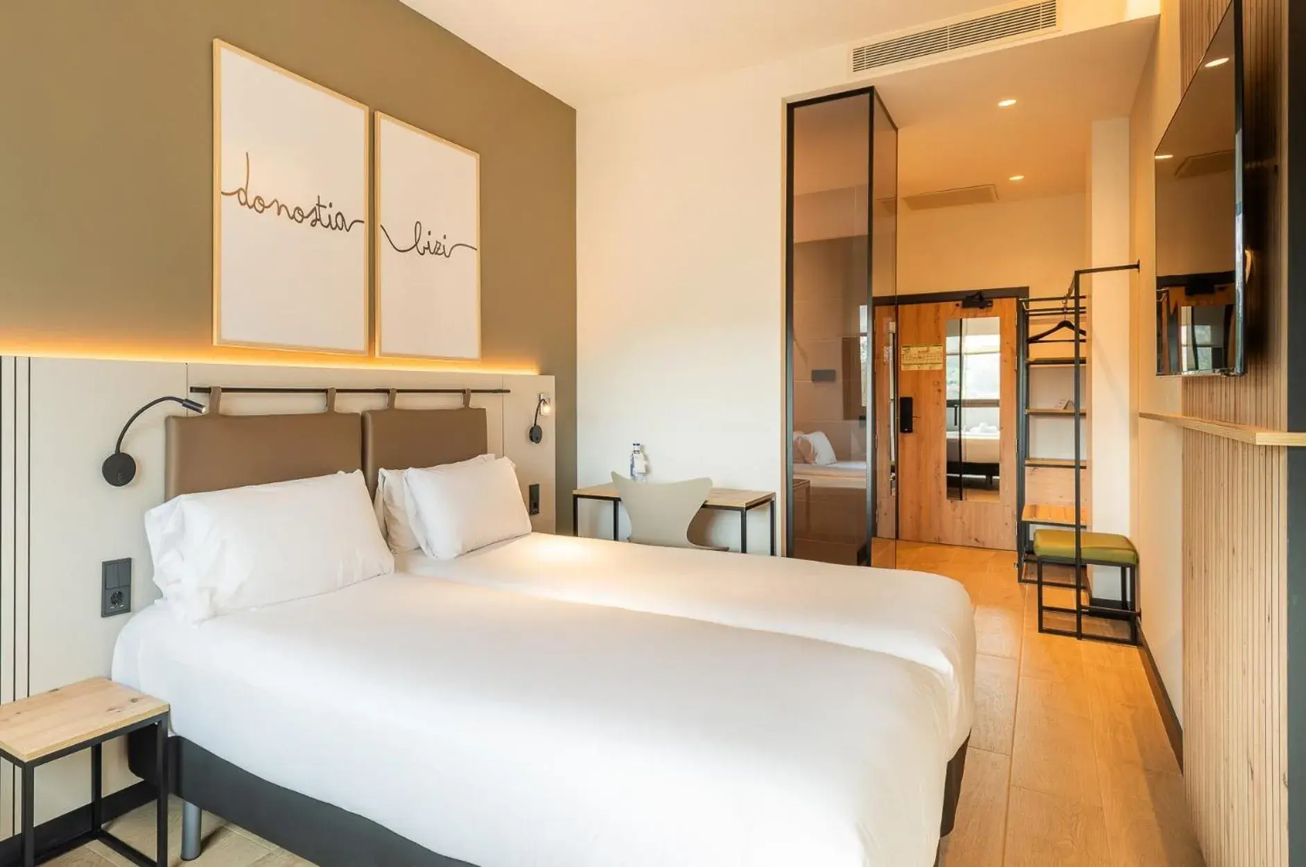 Bed in Leonardo Hotel San Sebastián Bed in Leonardo Hotel San Sebastián