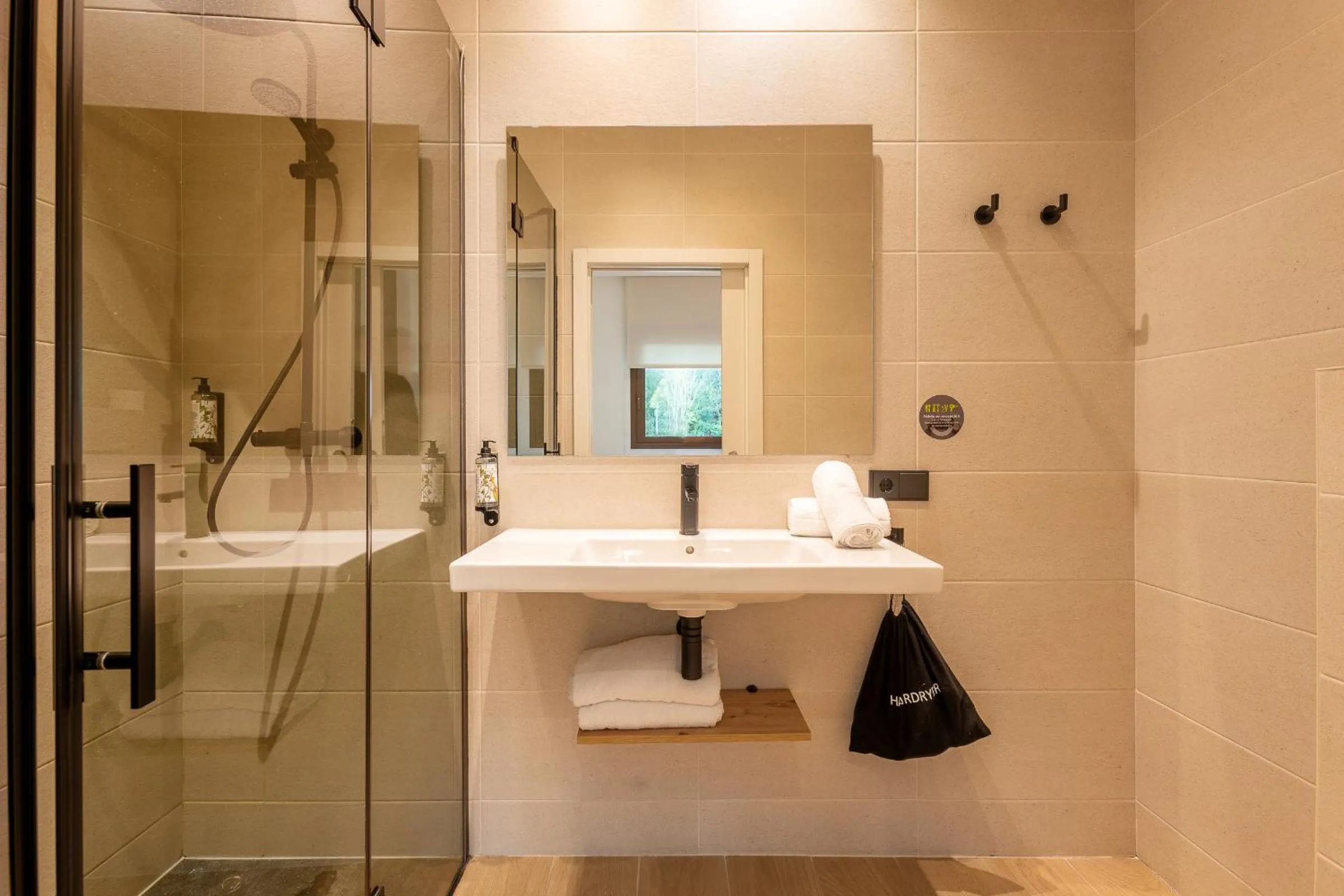 Shower in Leonardo Hotel San Sebastián