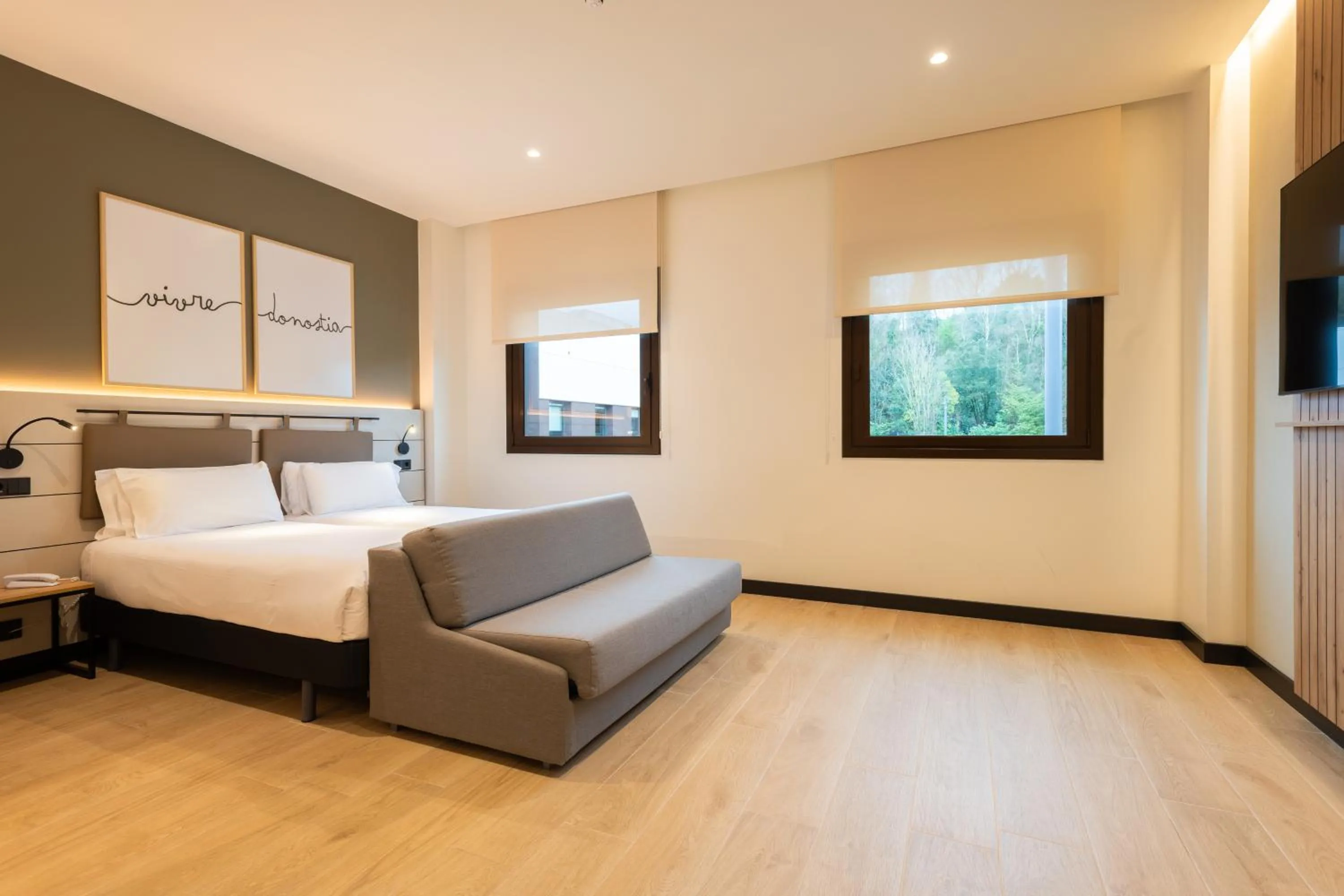 Bed in Leonardo Hotel San Sebastián