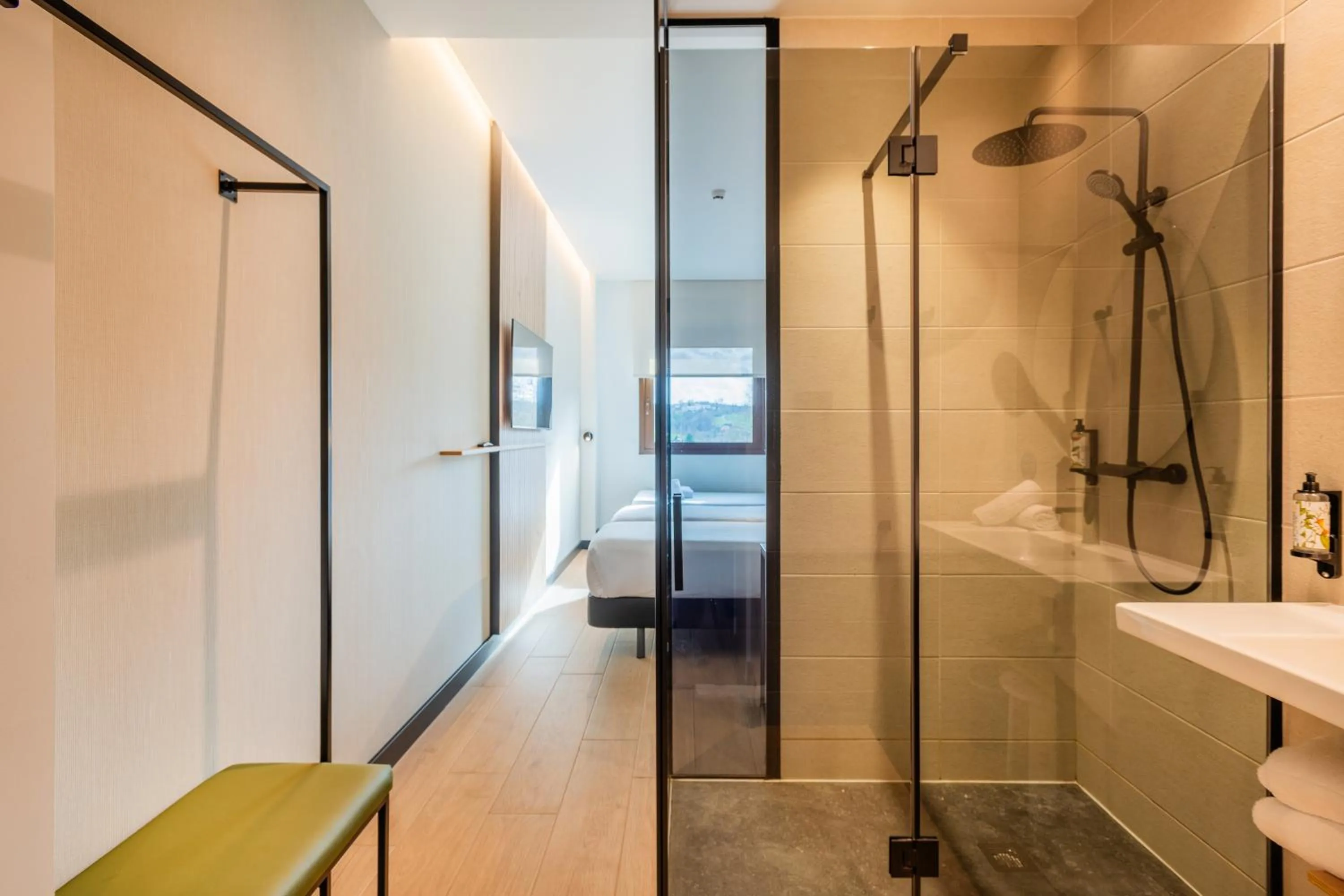 Shower in Leonardo Hotel San Sebastián