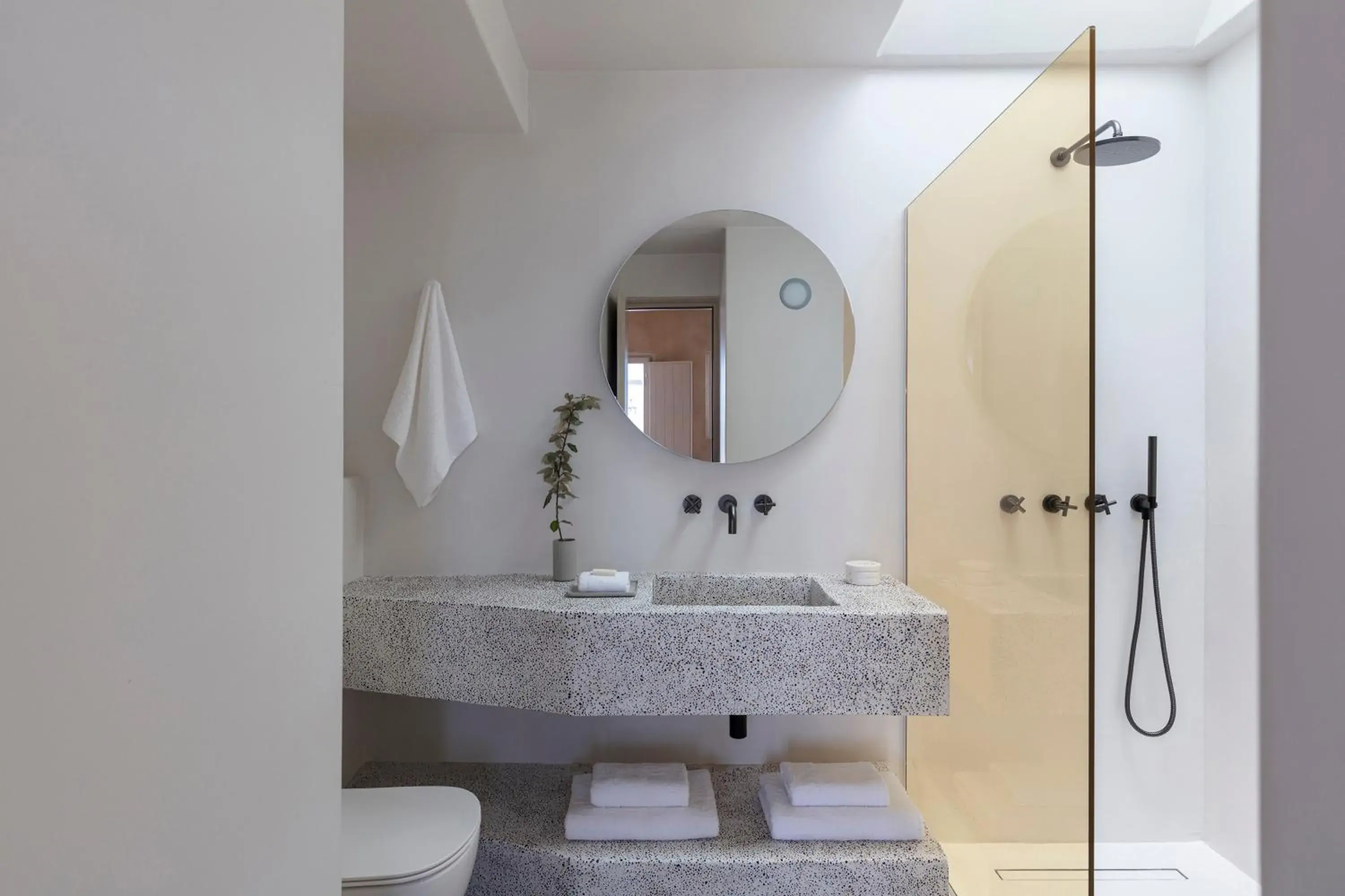 Suite with Hot Tub in Ethos Vegan Suites Fira, Santorini Suite with Hot Tub in Ethos Vegan Suites Fira, Santorini