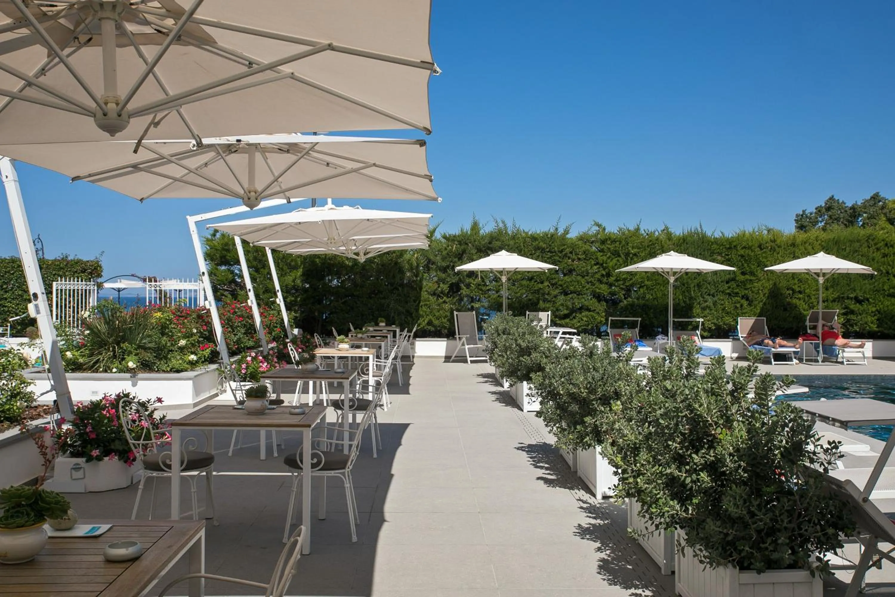 Restaurant/places to eat in Hotel Villa Garden