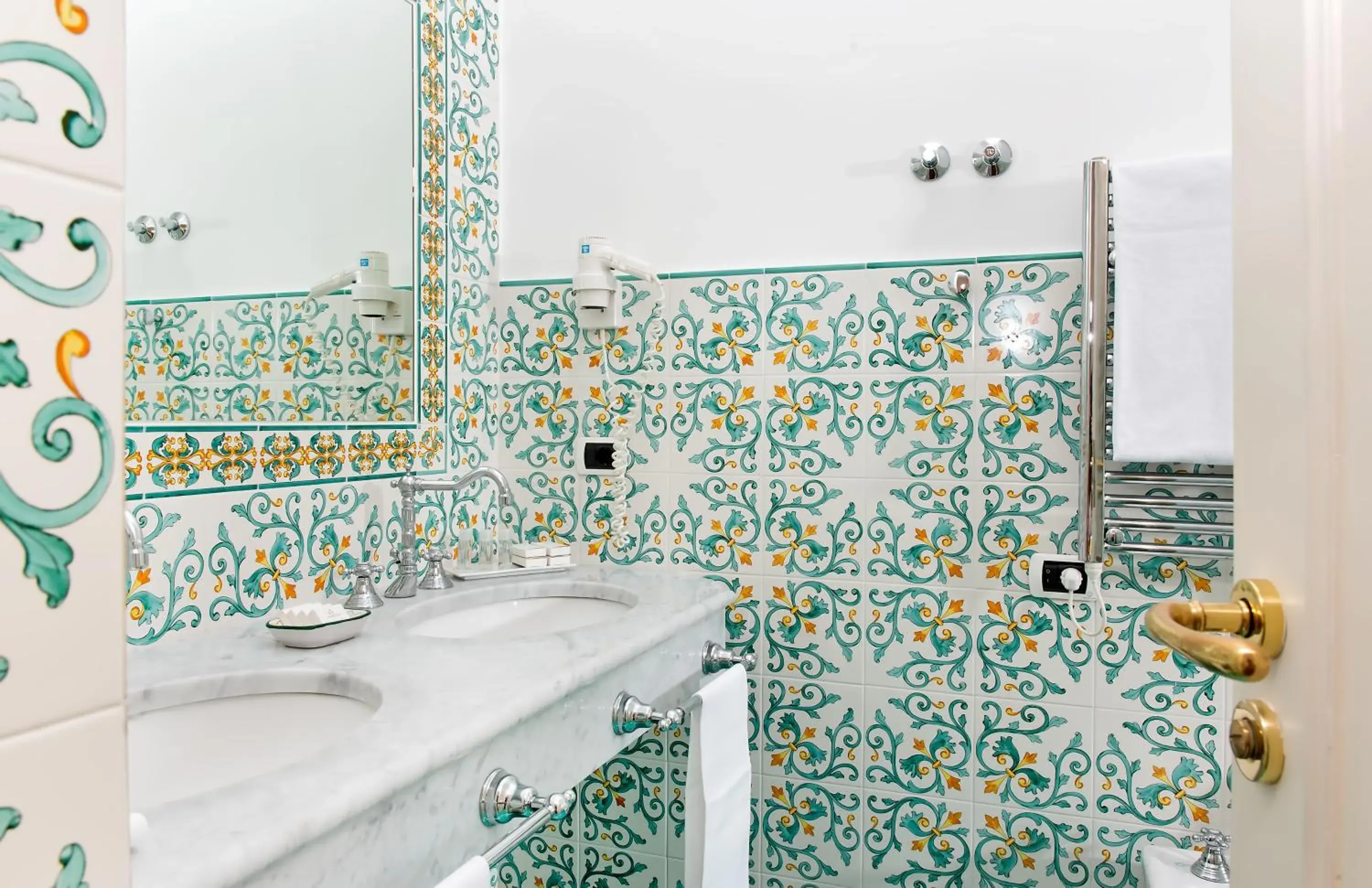 Bathroom in Hotel Villa Garden Bathroom in Hotel Villa Garden