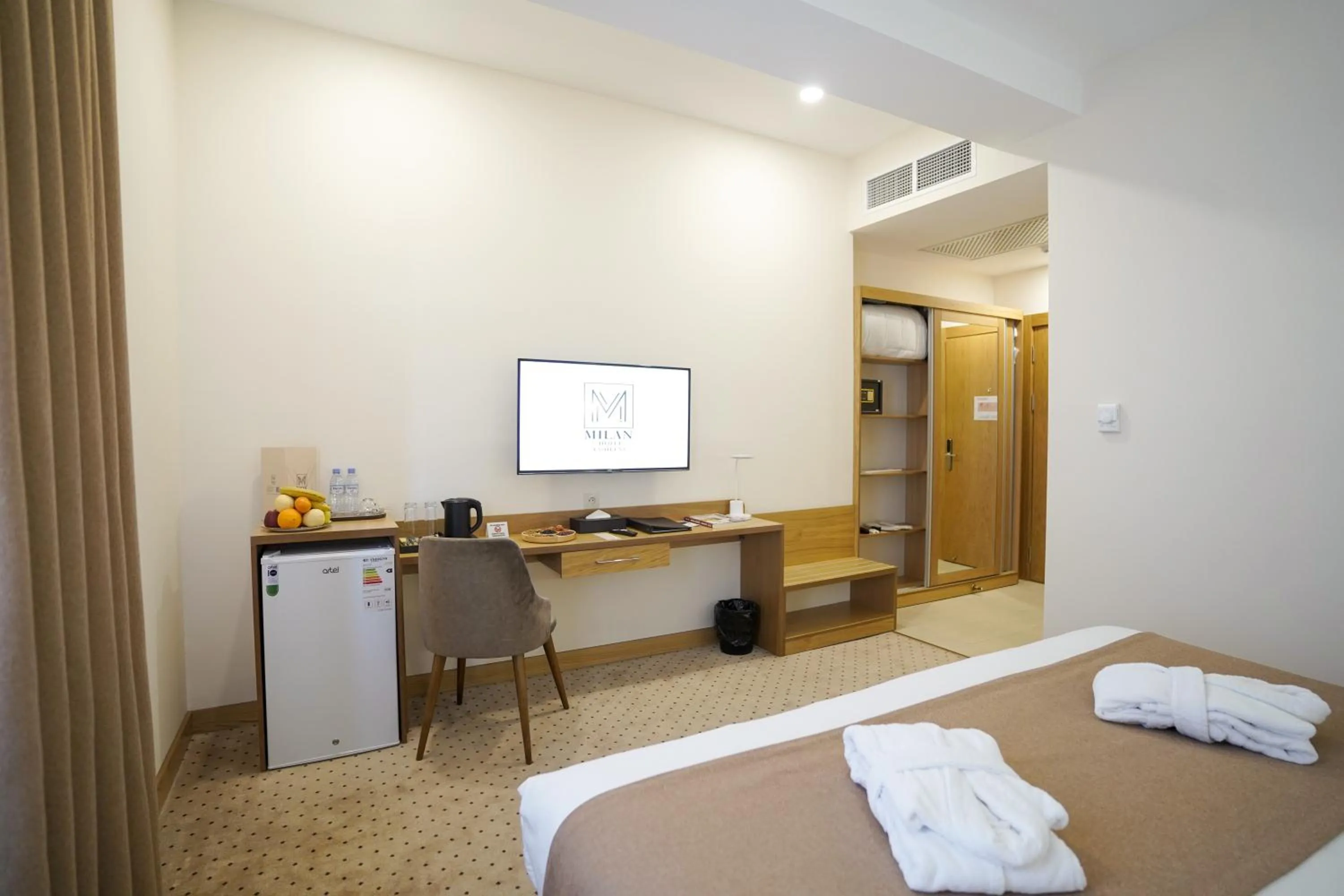 TV and multimedia, Bed in Milan Hotel