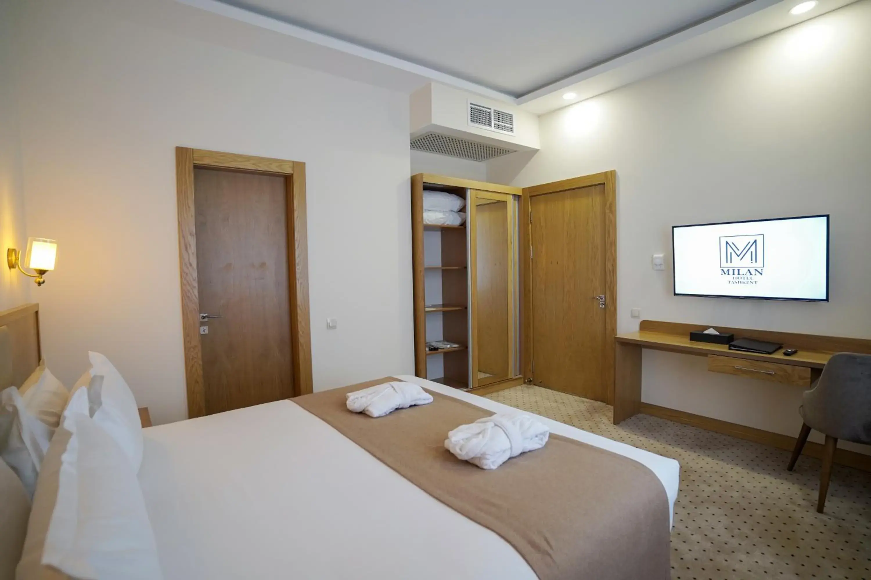 Photo of the whole room, Bed in Milan Hotel Photo of the whole room, Bed in Milan Hotel