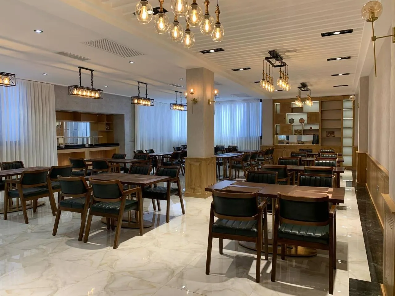 Restaurant/places to eat in Milan Hotel