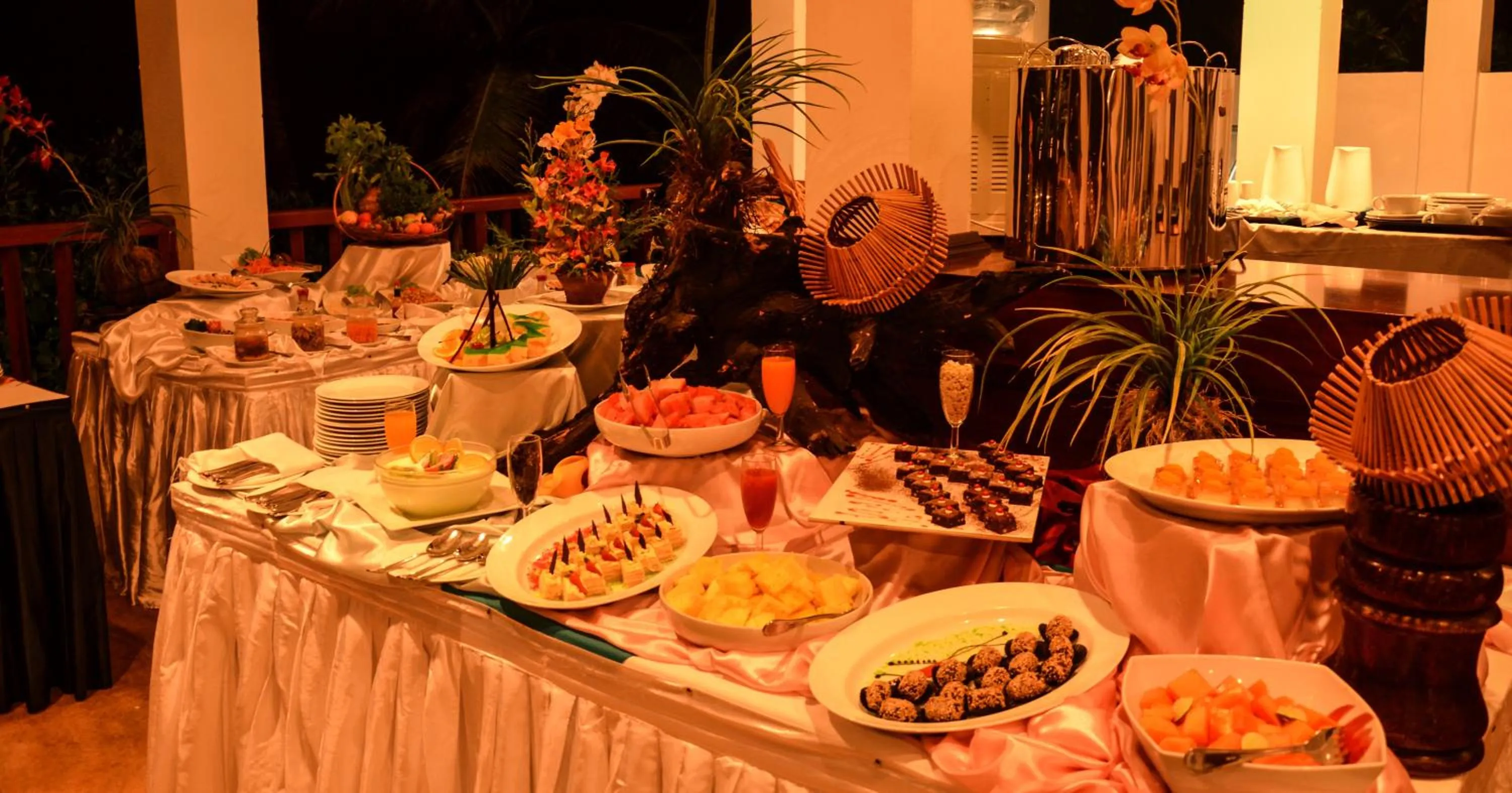 Food in Catamaran Beach Hotel