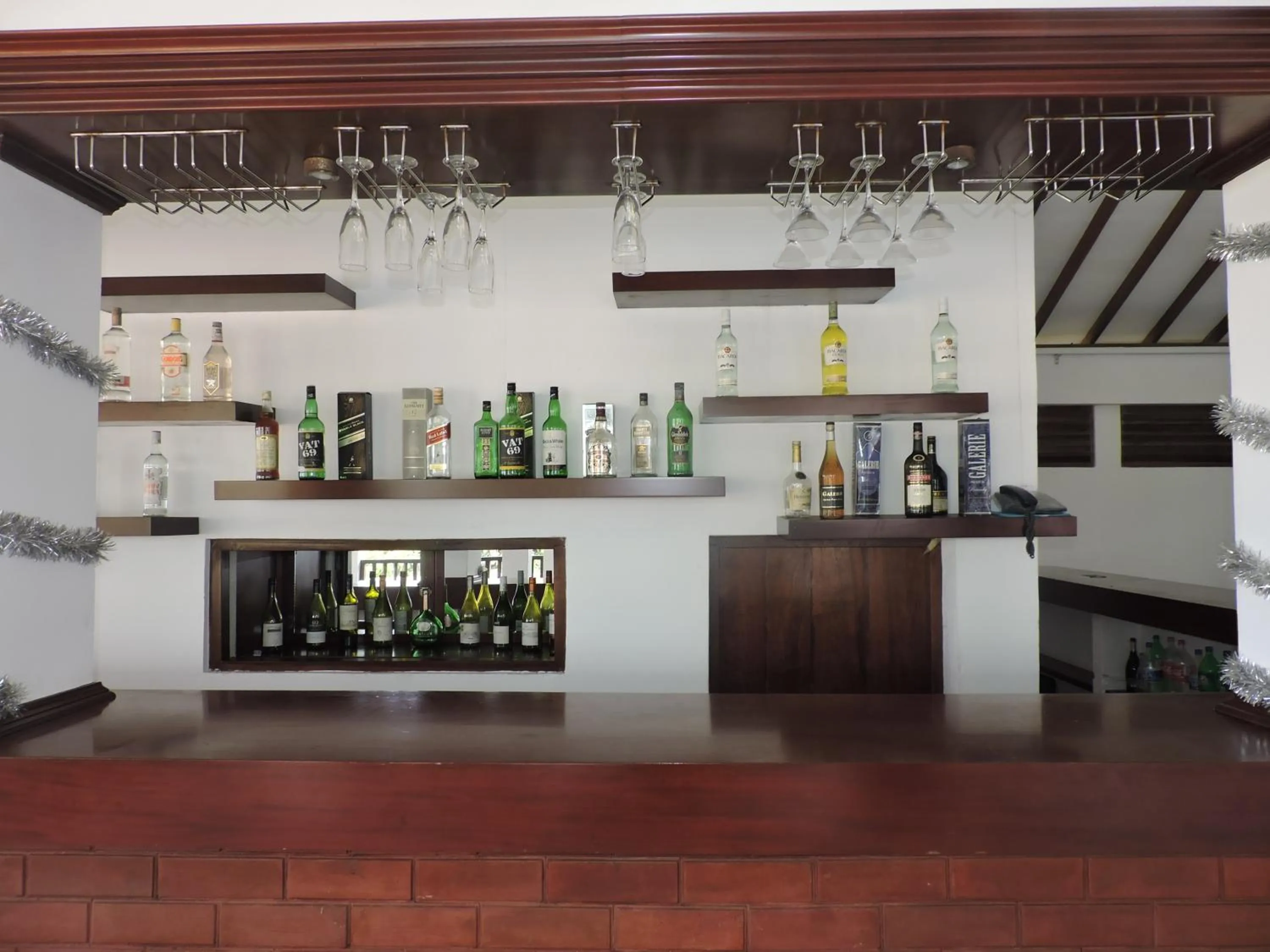 Lounge or bar in Catamaran Beach Hotel