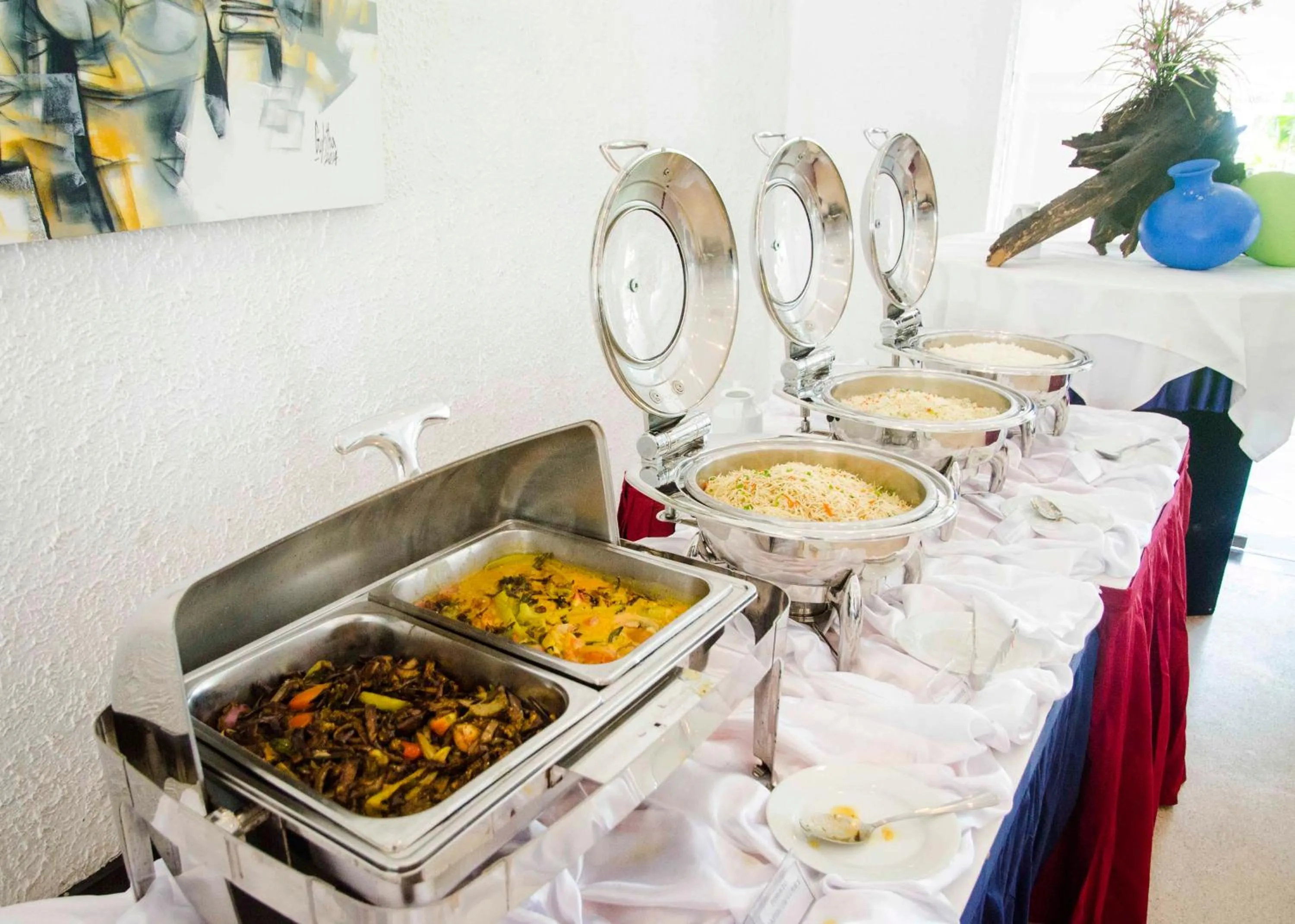 Food in Catamaran Beach Hotel