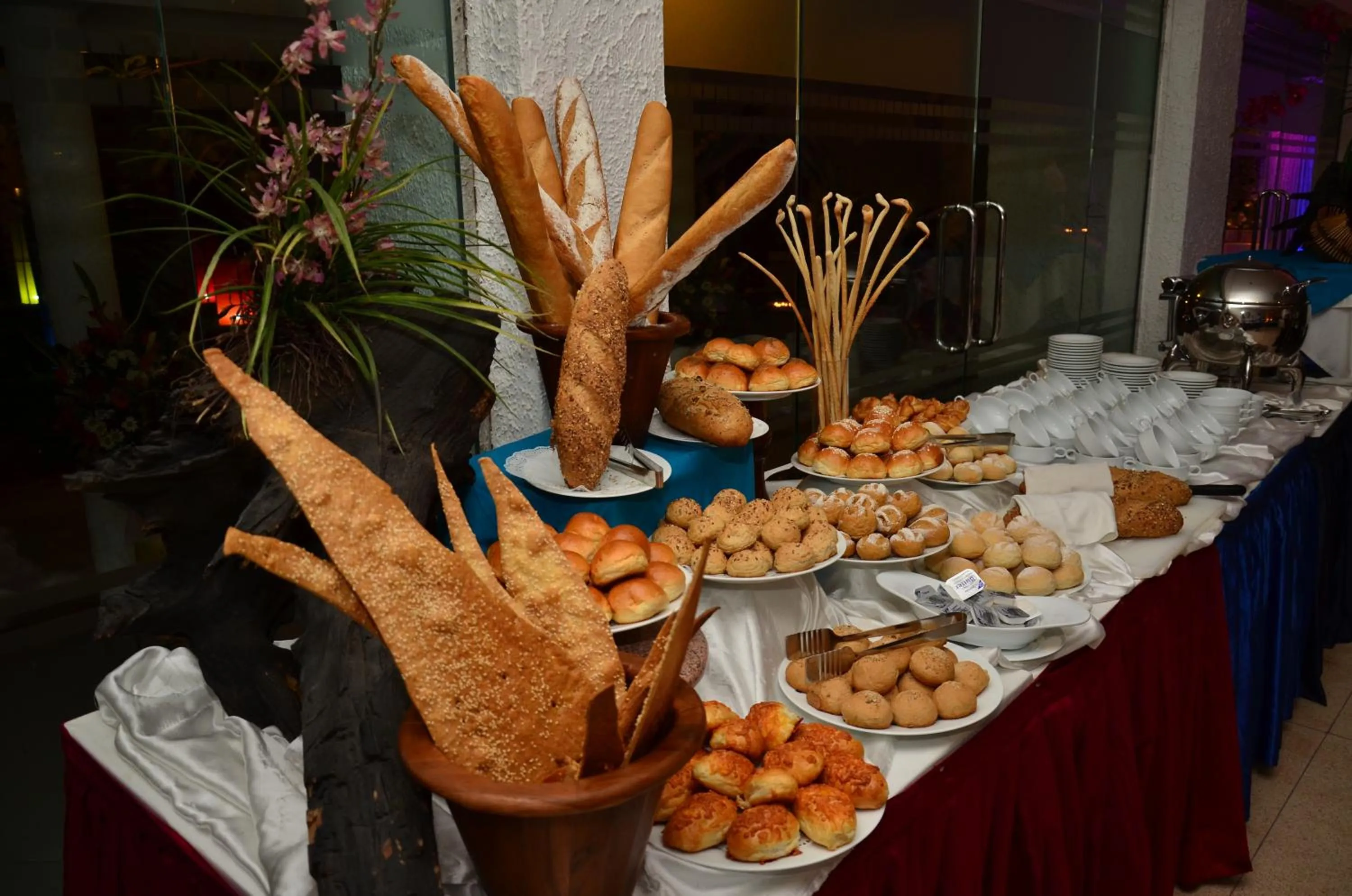 Food and drinks in Catamaran Beach Hotel