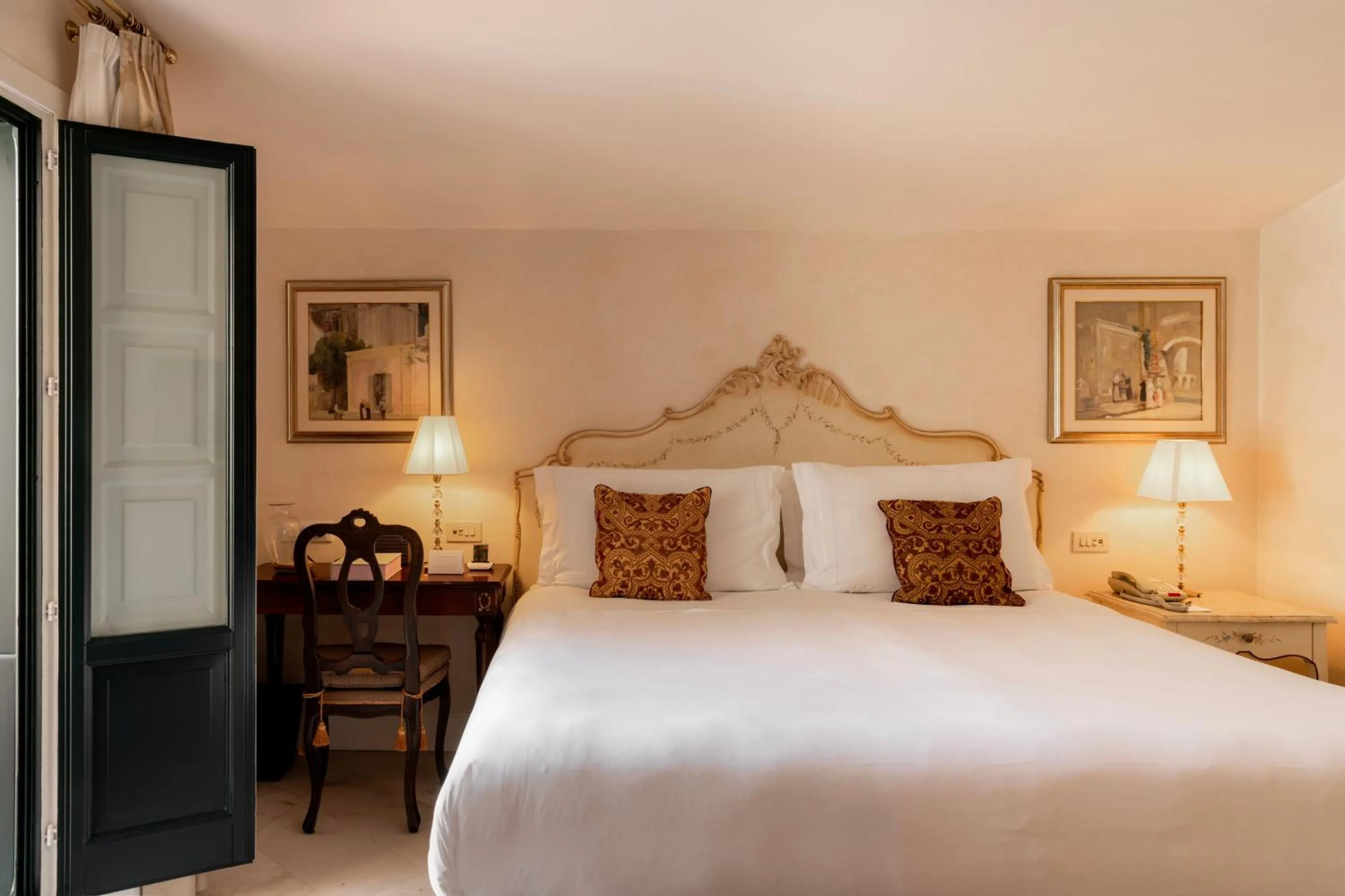 Bedroom, Bed in Grand Hotel Timeo, A Belmond Hotel, Taormina