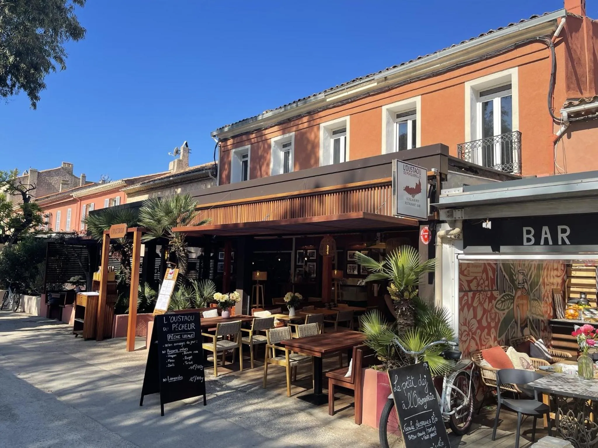 Dining area in L'Oustaou De Porquerolles