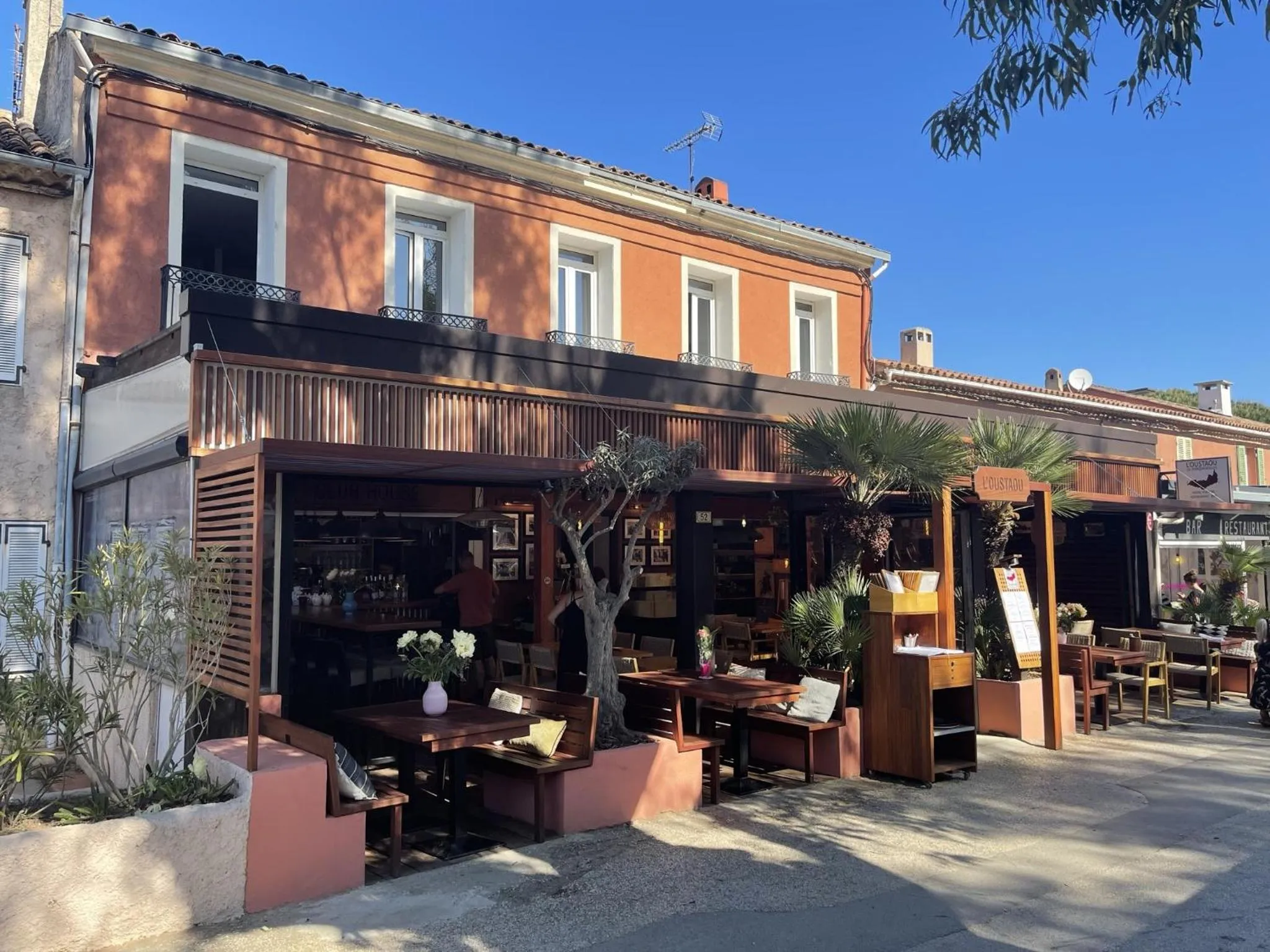Dining area in L'Oustaou De Porquerolles