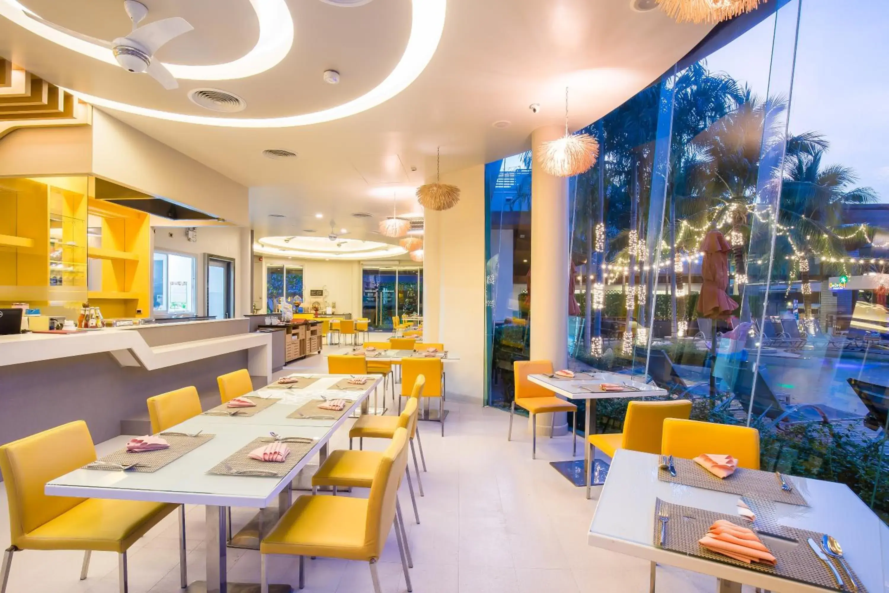 Restaurant/places to eat in The Beach Heights Resort SHA Plus Restaurant/places to eat in The Beach Heights Resort SHA Plus