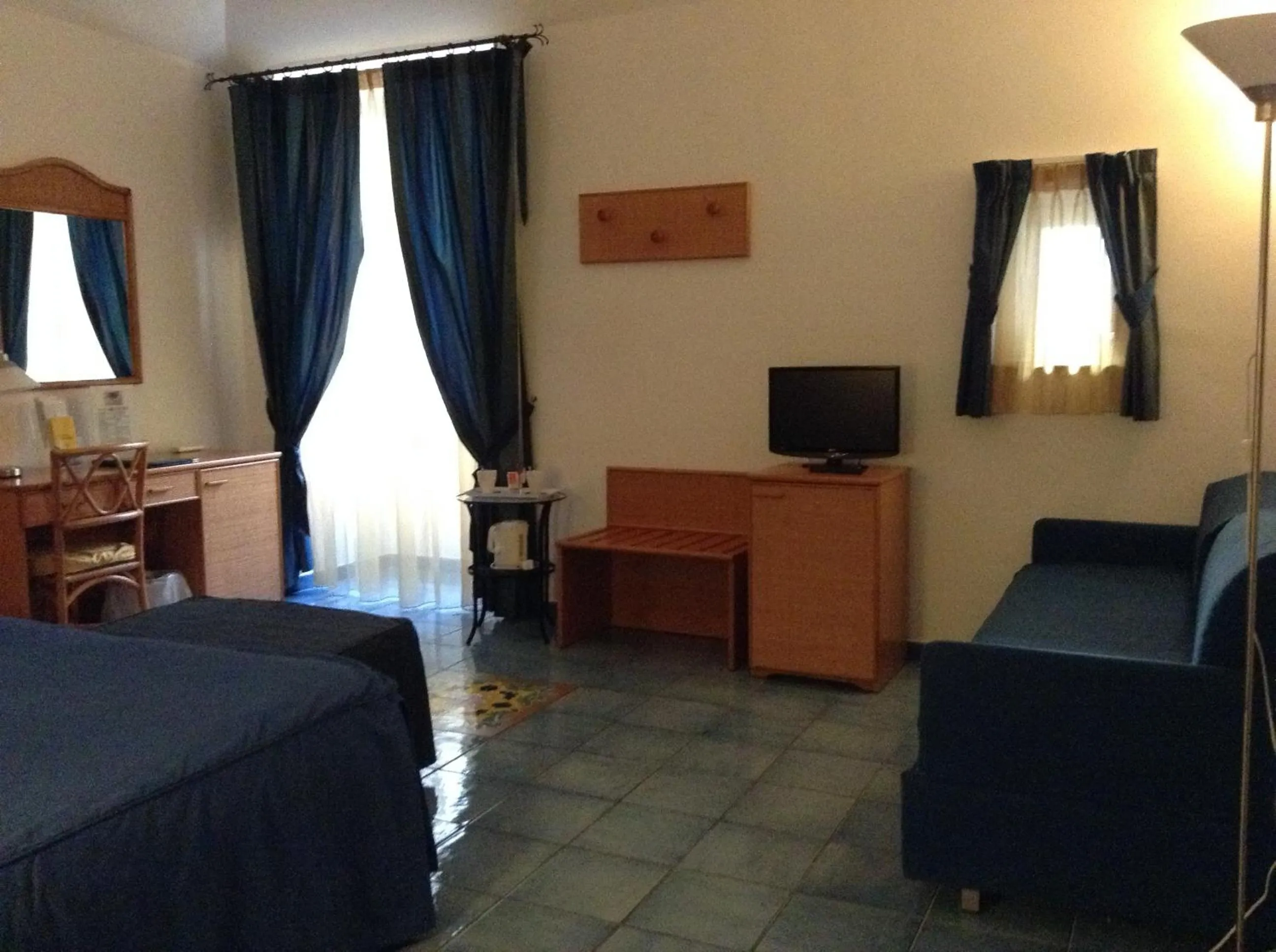 Photo of the whole room, Bed in Hotel Floridiana
