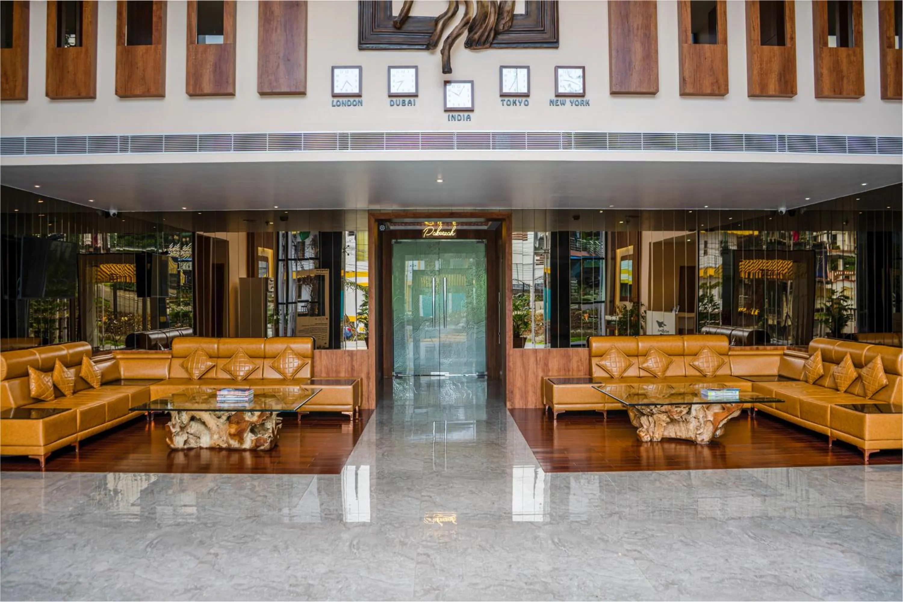 Facade/entrance in Mansha Palace