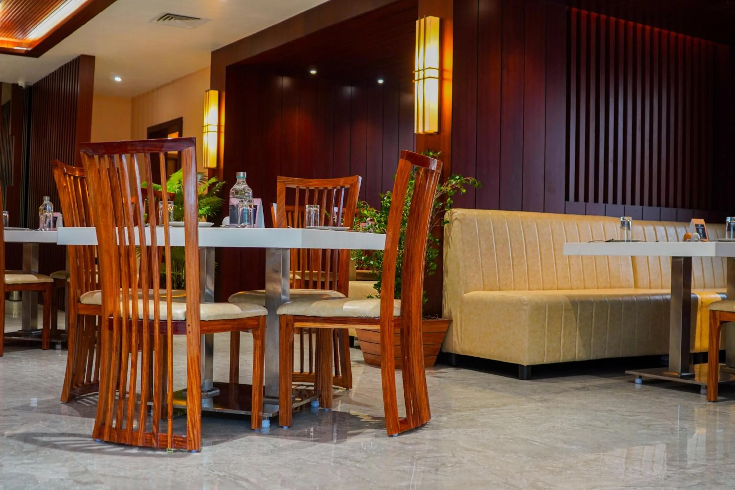 Restaurant/places to eat in Mansha Palace