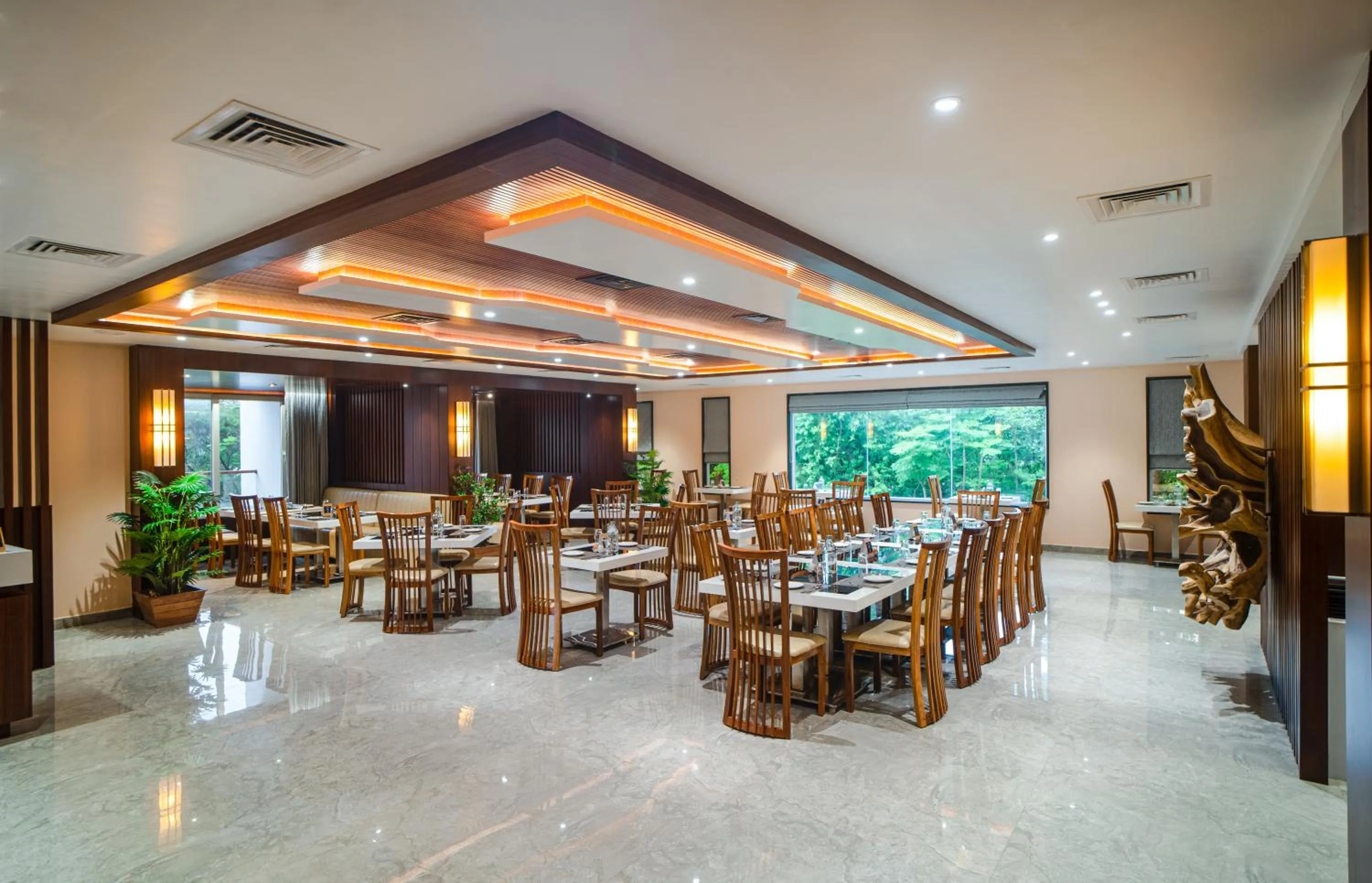 Restaurant/places to eat in Mansha Palace