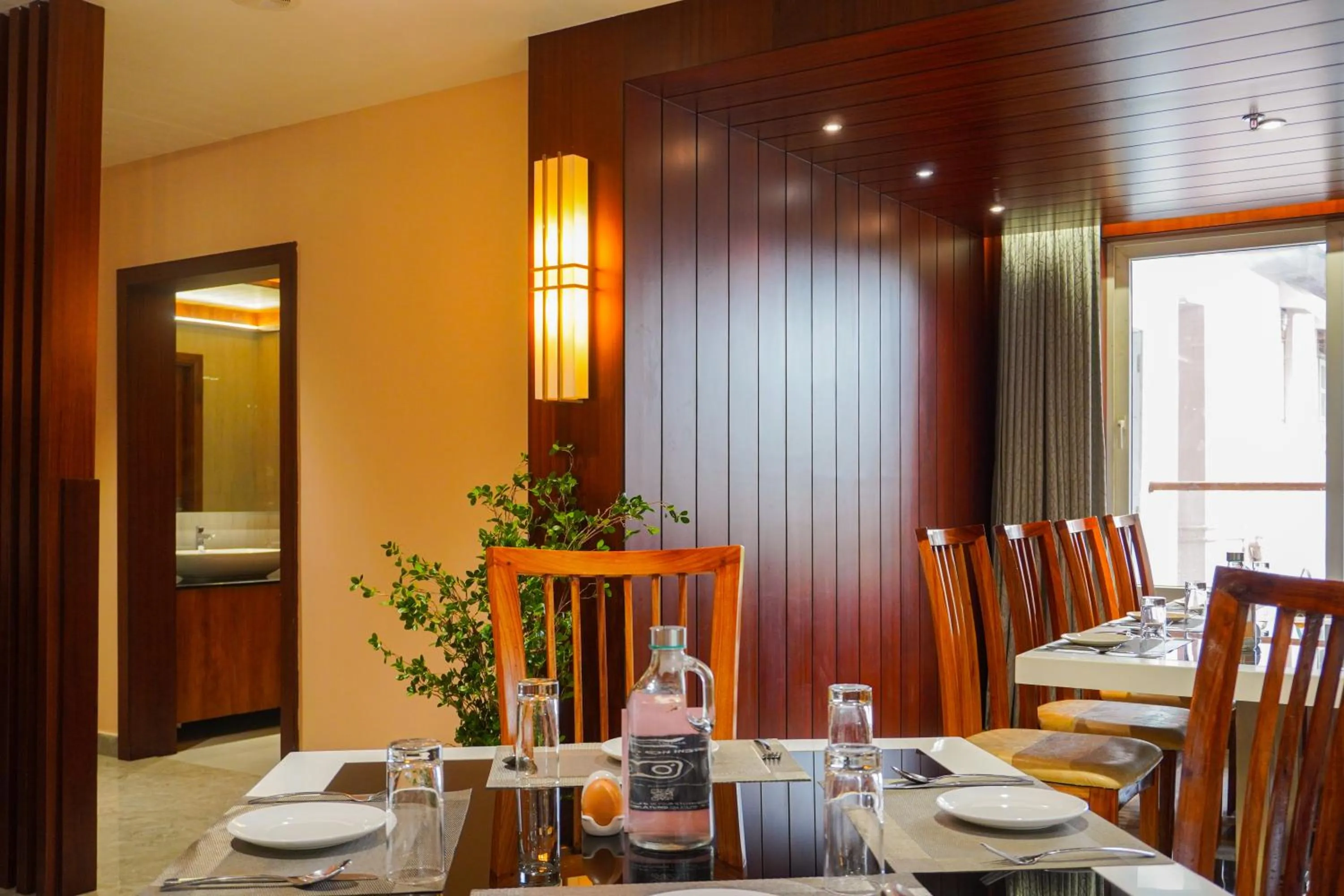 Restaurant/places to eat in Mansha Palace