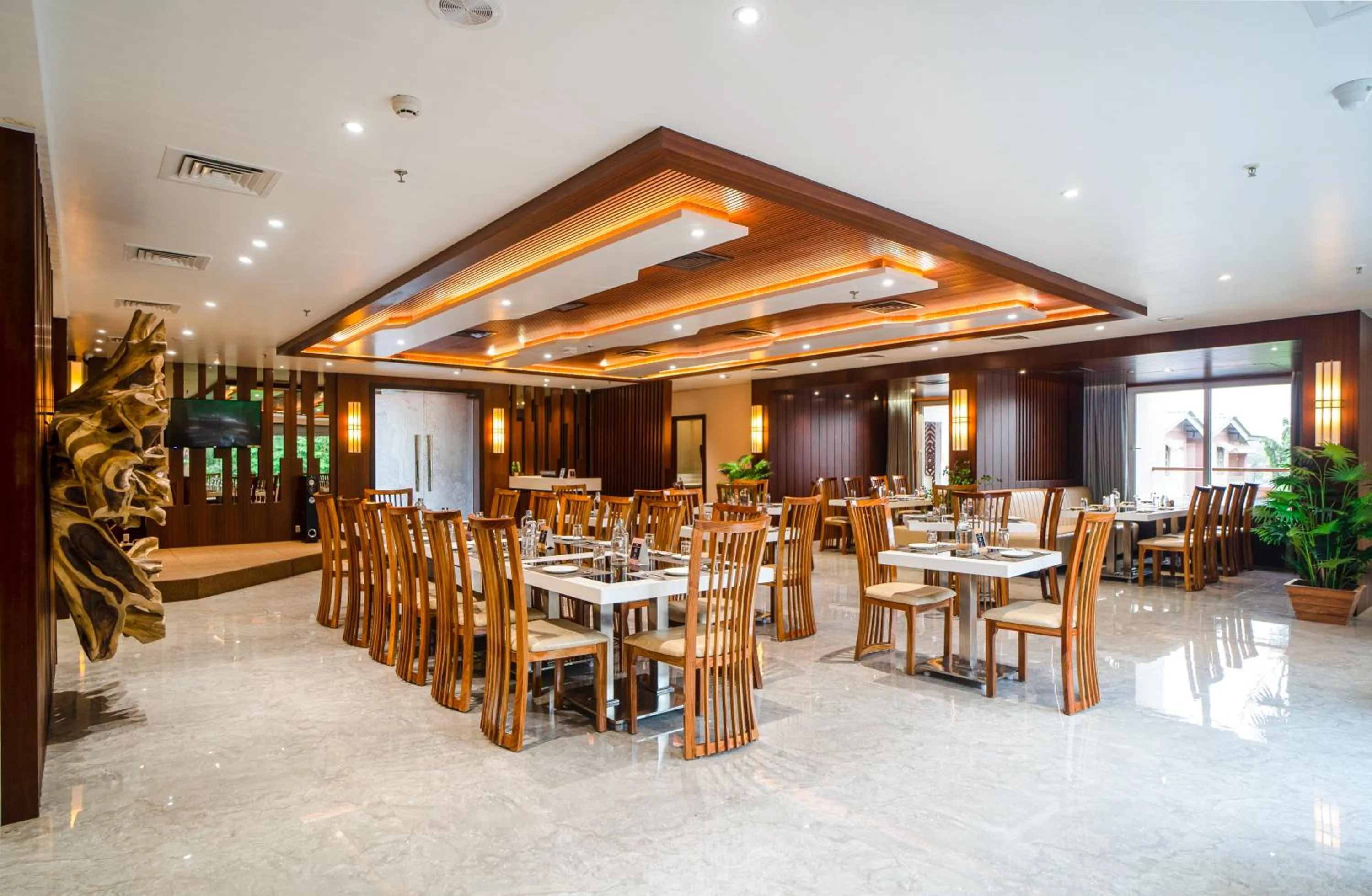 Restaurant/places to eat in Mansha Palace