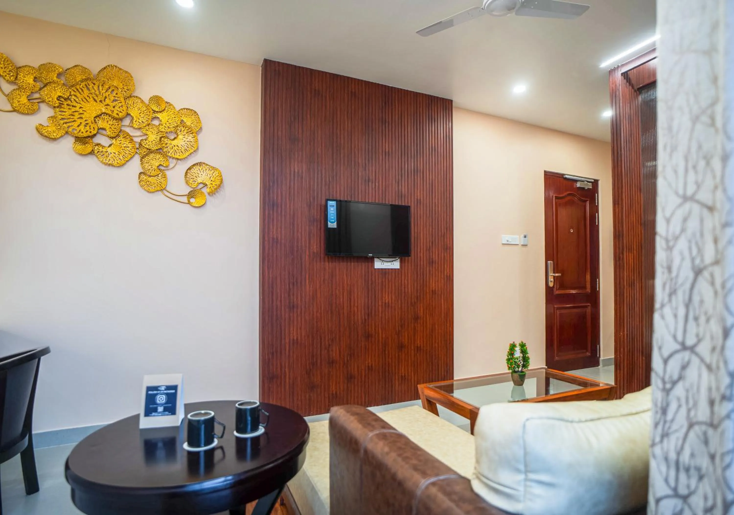 Communal lounge/ TV room in Mansha Palace