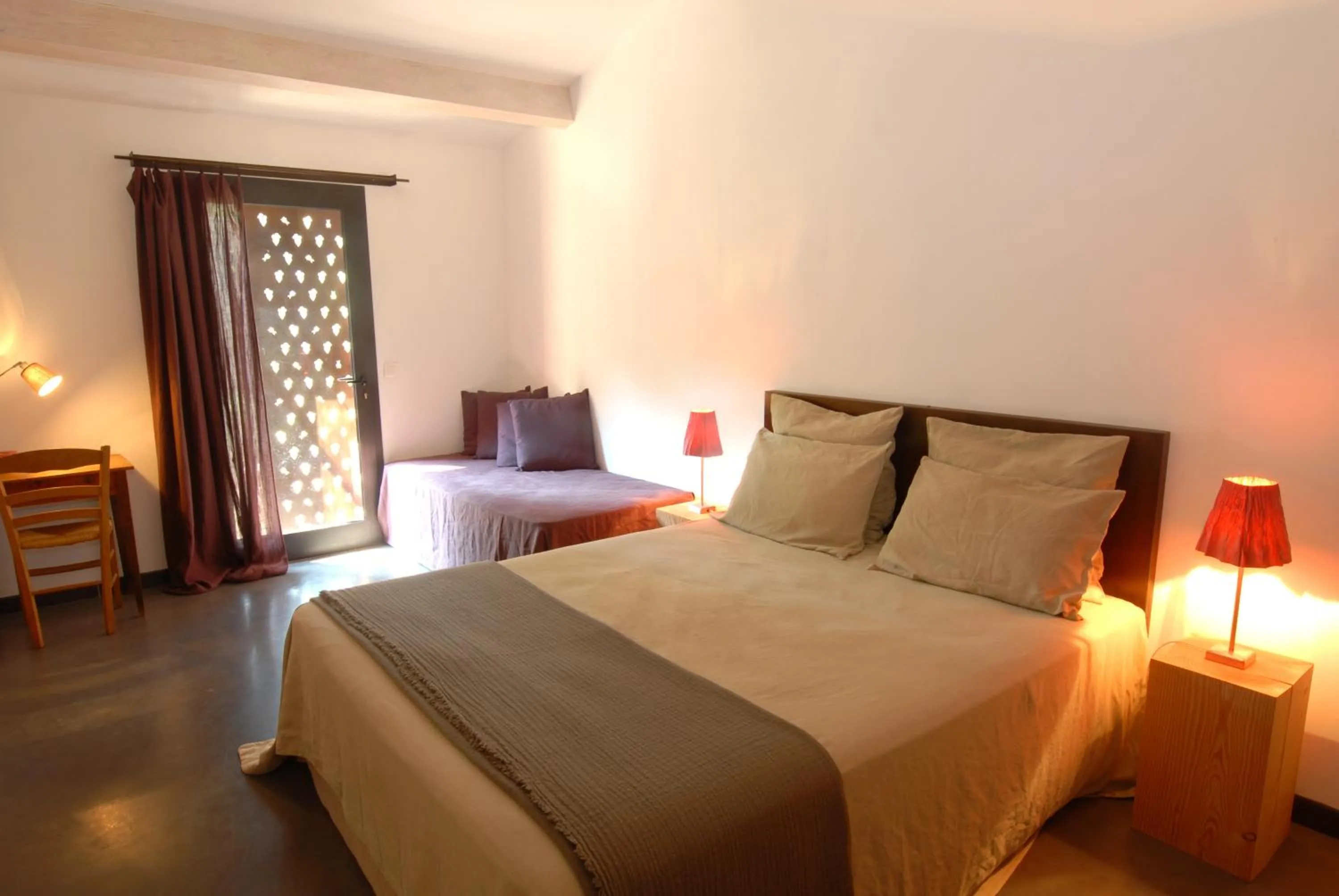 Bedroom, Bed in Les Pierres Sauvages