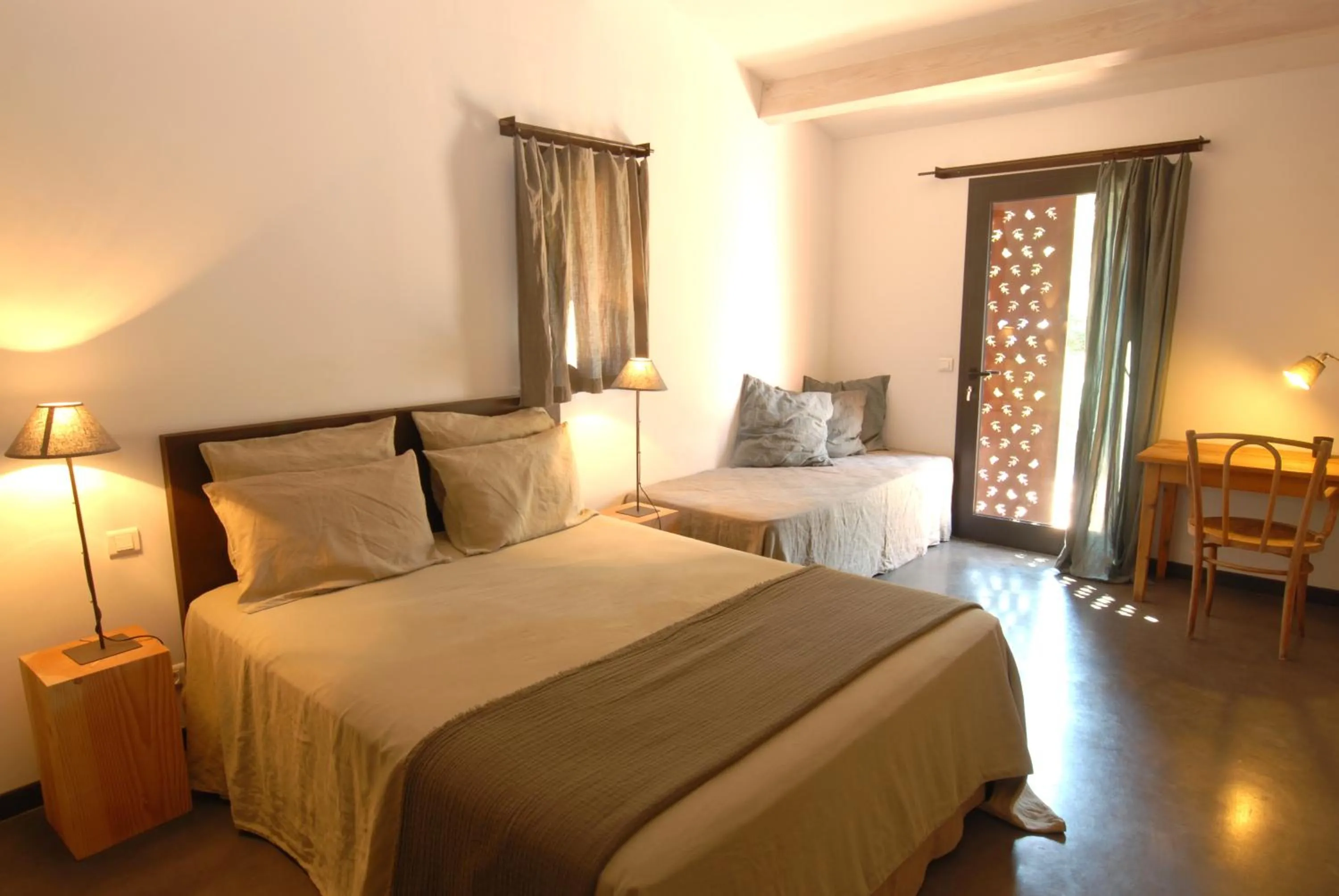 Bedroom, Bed in Les Pierres Sauvages