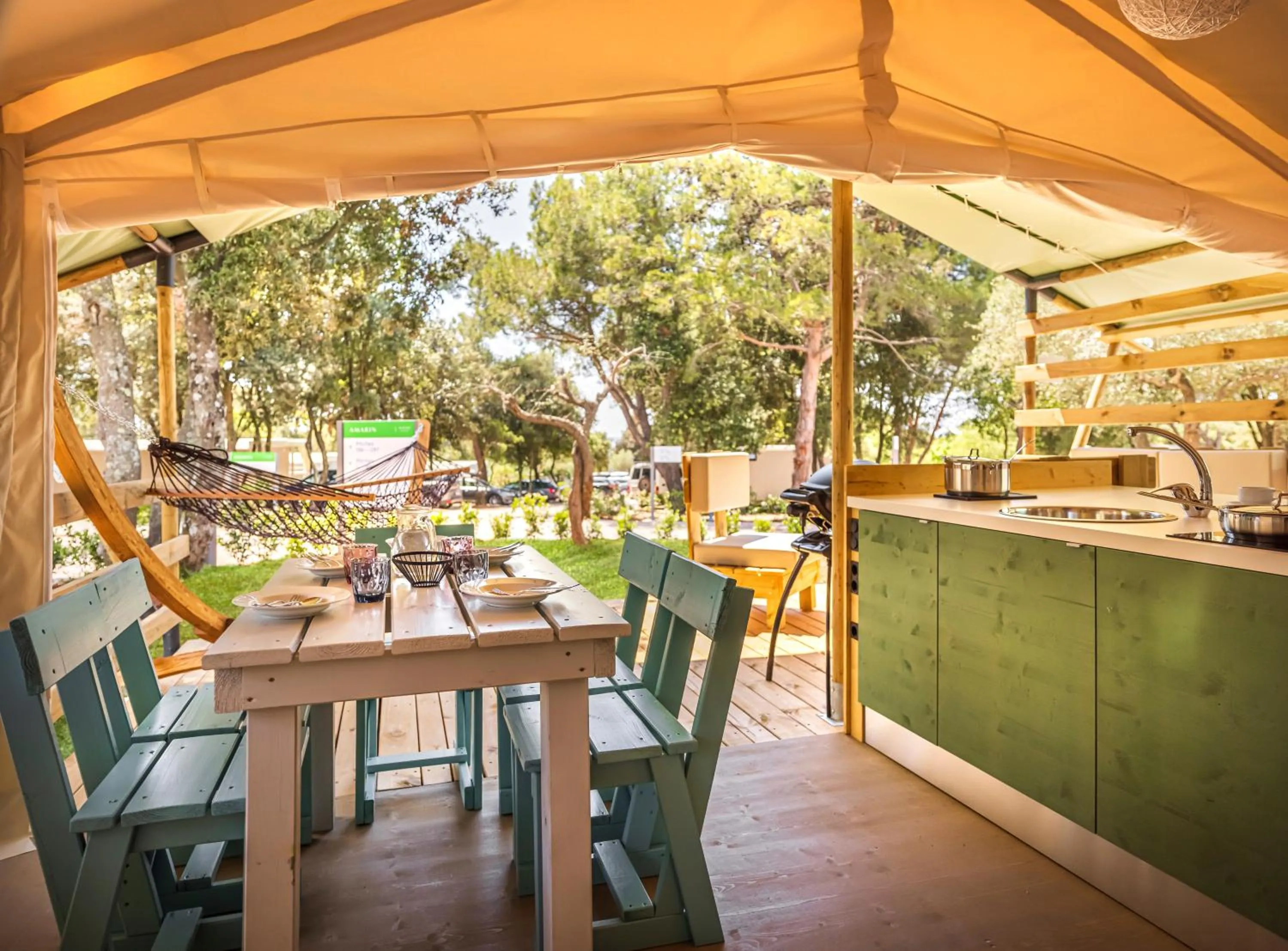Kitchen or kitchenette in Maistra Camping Amarin Glamping