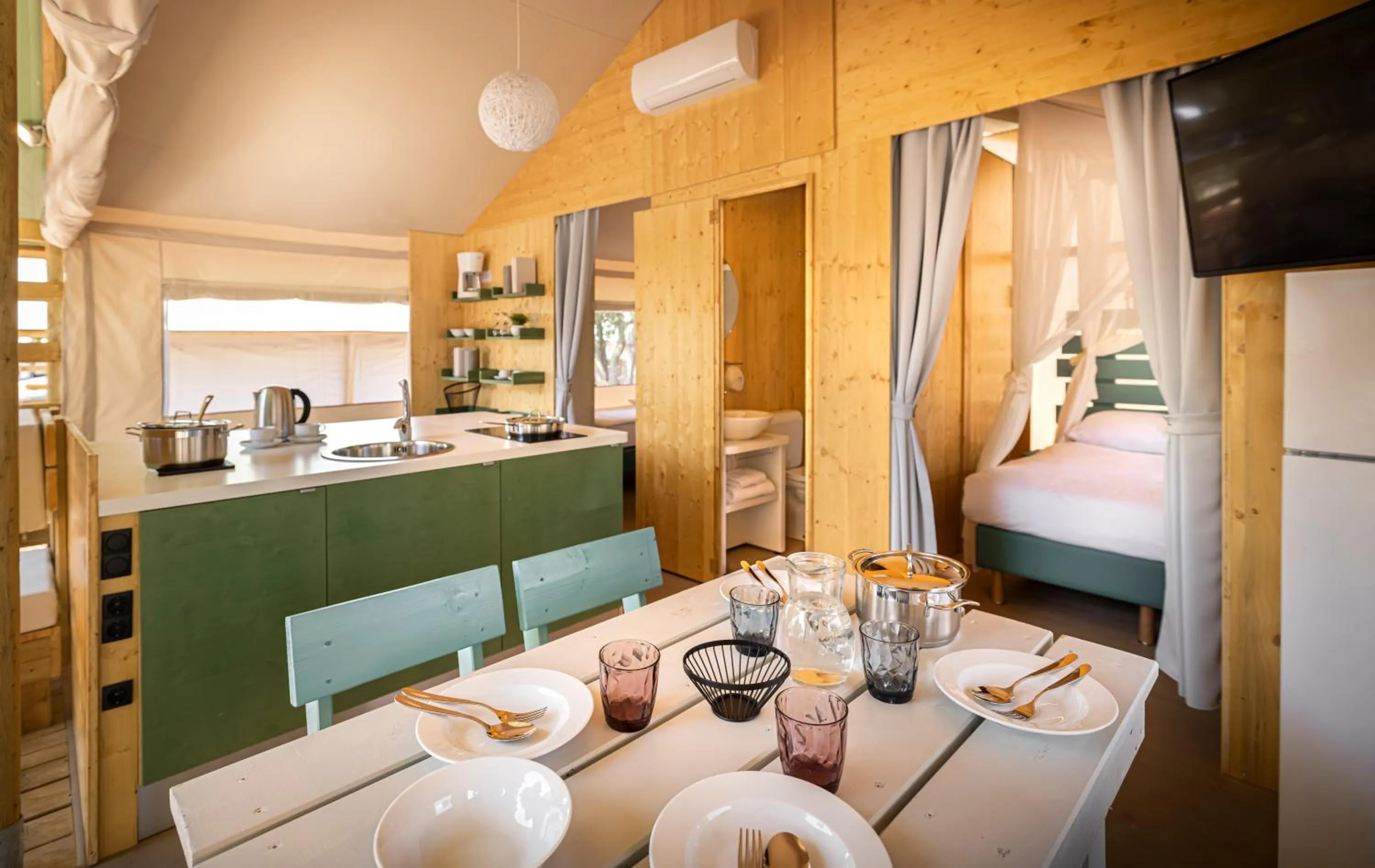 Dining area in Maistra Camping Amarin Glamping