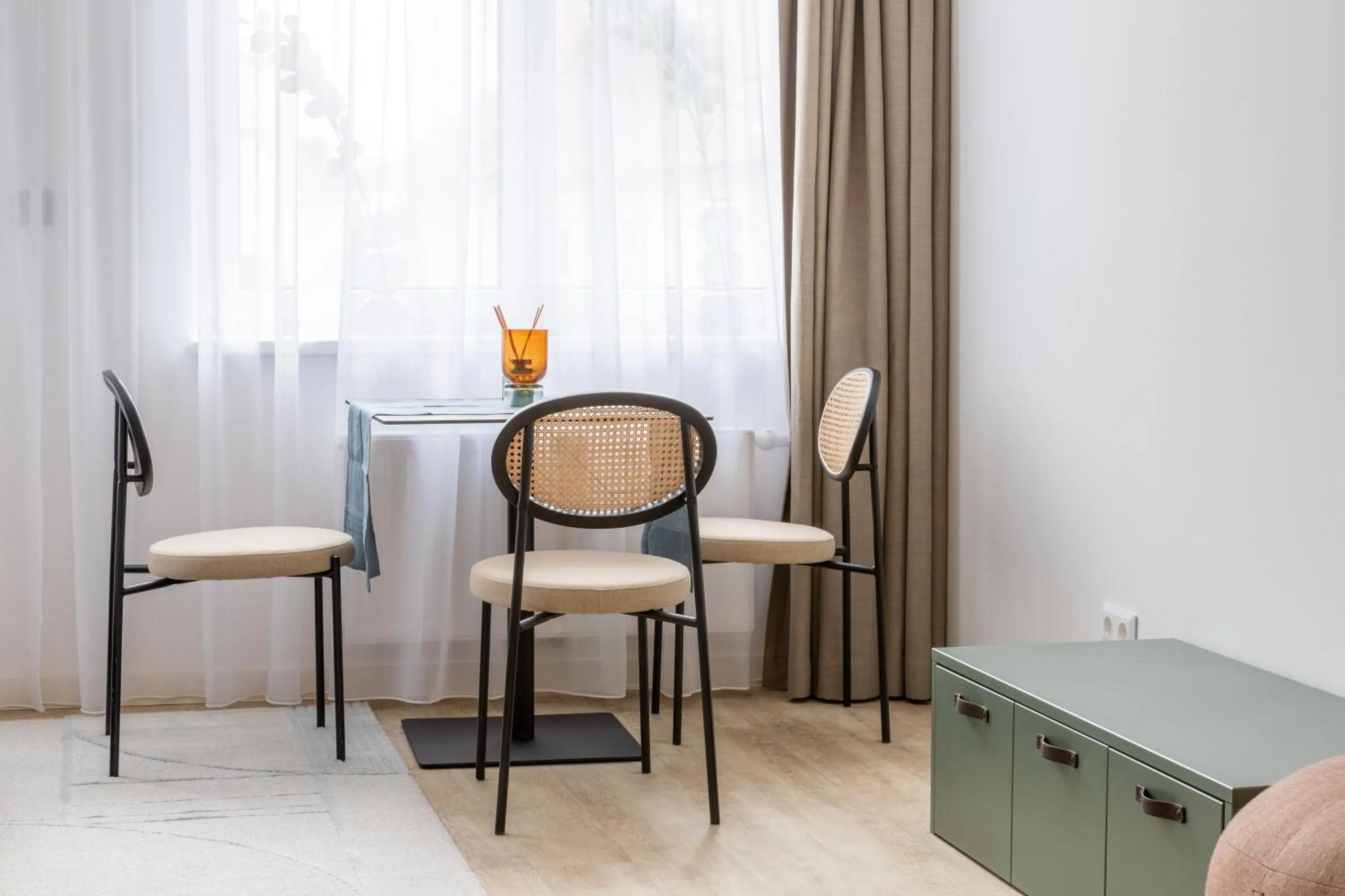 Dining area in Limehome Klagenfurt Karfreitstraße