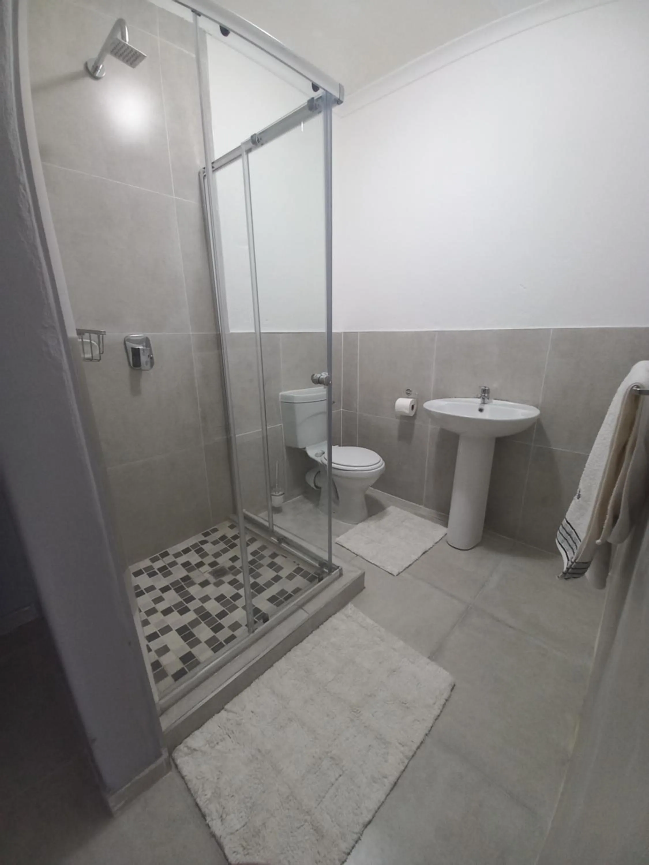 Bathroom in Lime Court Three