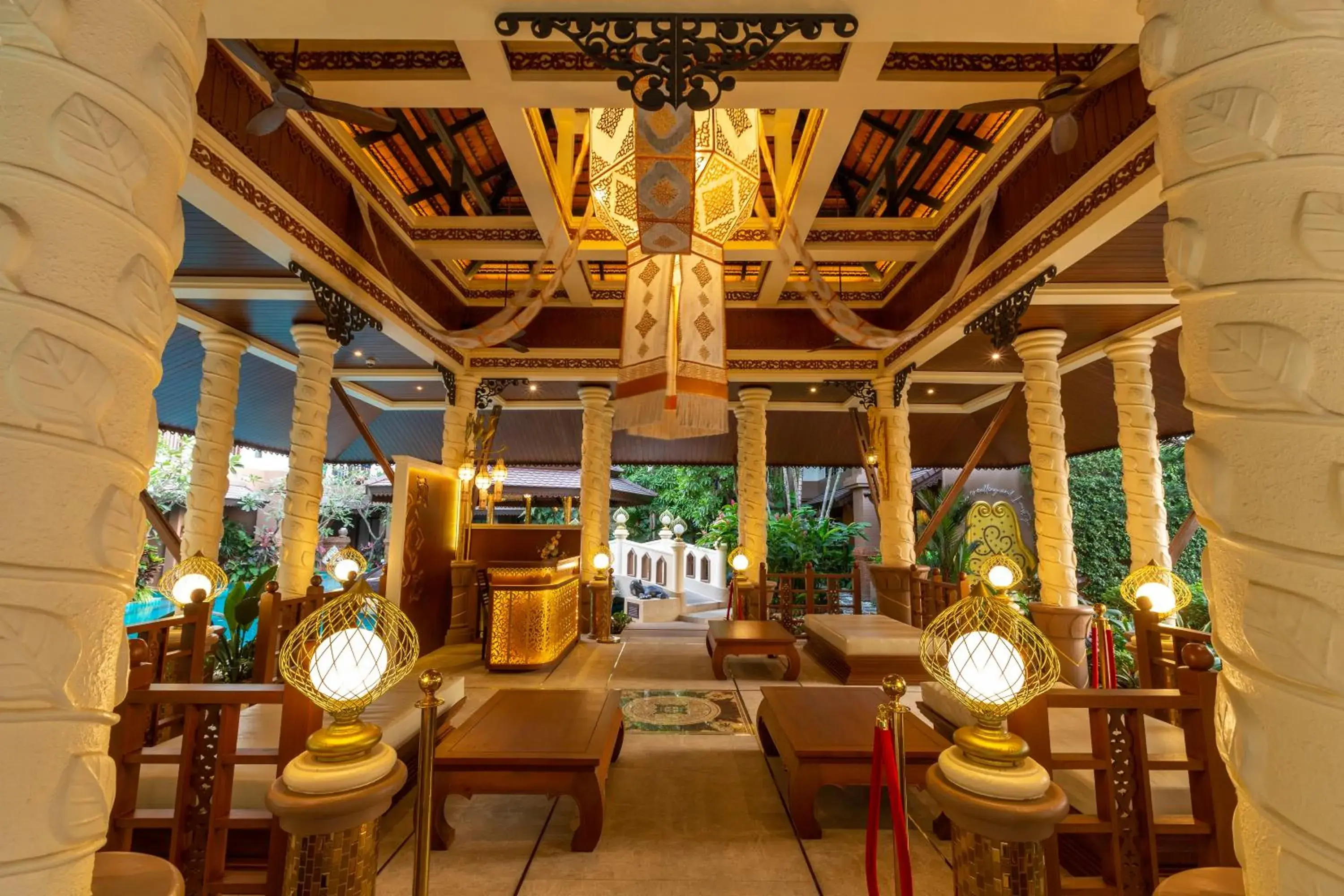 Lounge or bar in Quality Beach Resorts and Spa Patong Lounge or bar in Quality Beach Resorts and Spa Patong