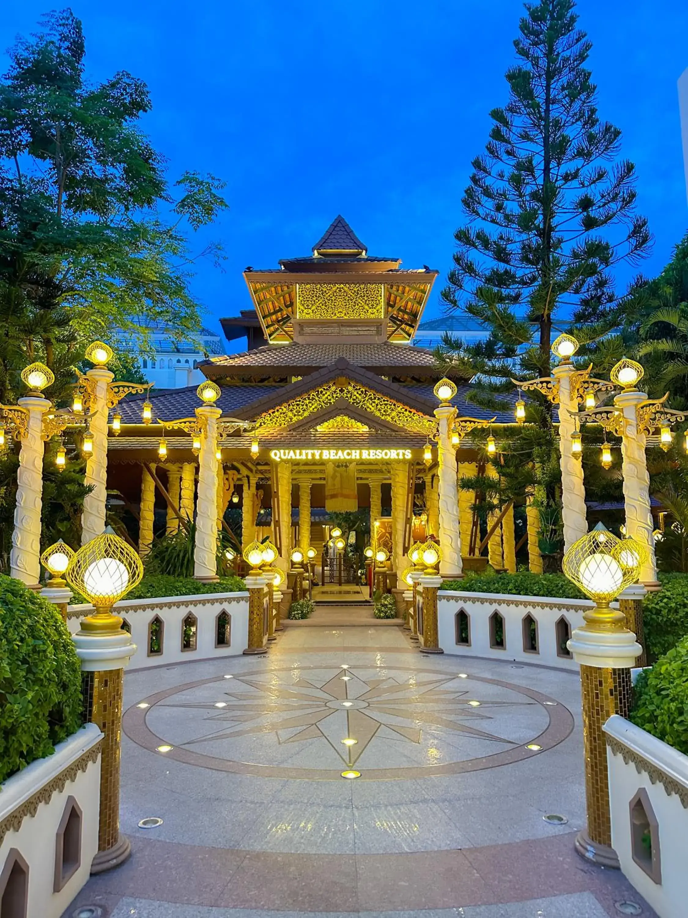 Property building in Quality Beach Resorts and Spa Patong Property building in Quality Beach Resorts and Spa Patong