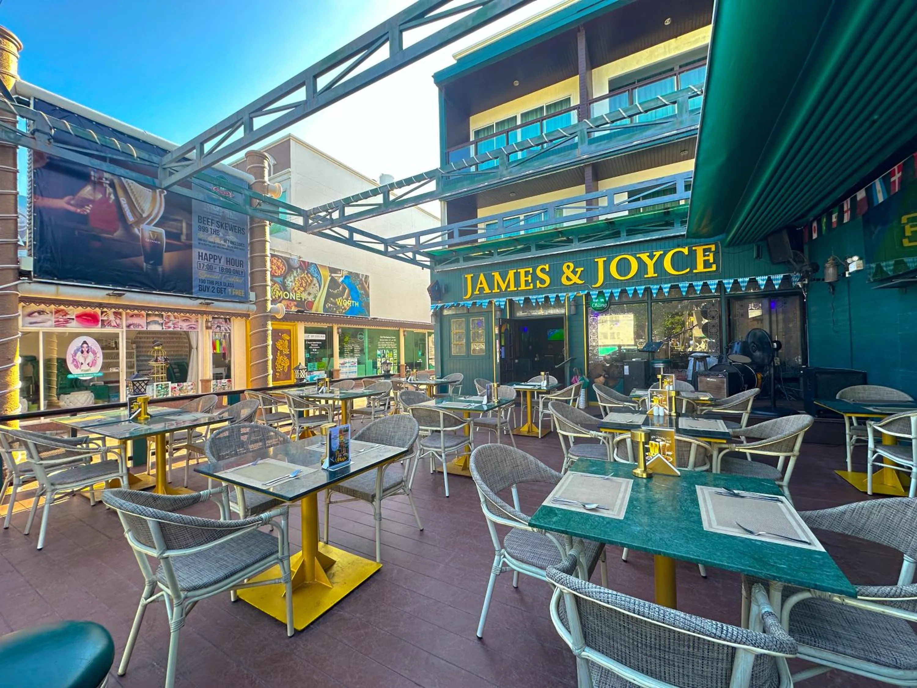 Restaurant/places to eat in Quality Beach Resorts and Spa Patong