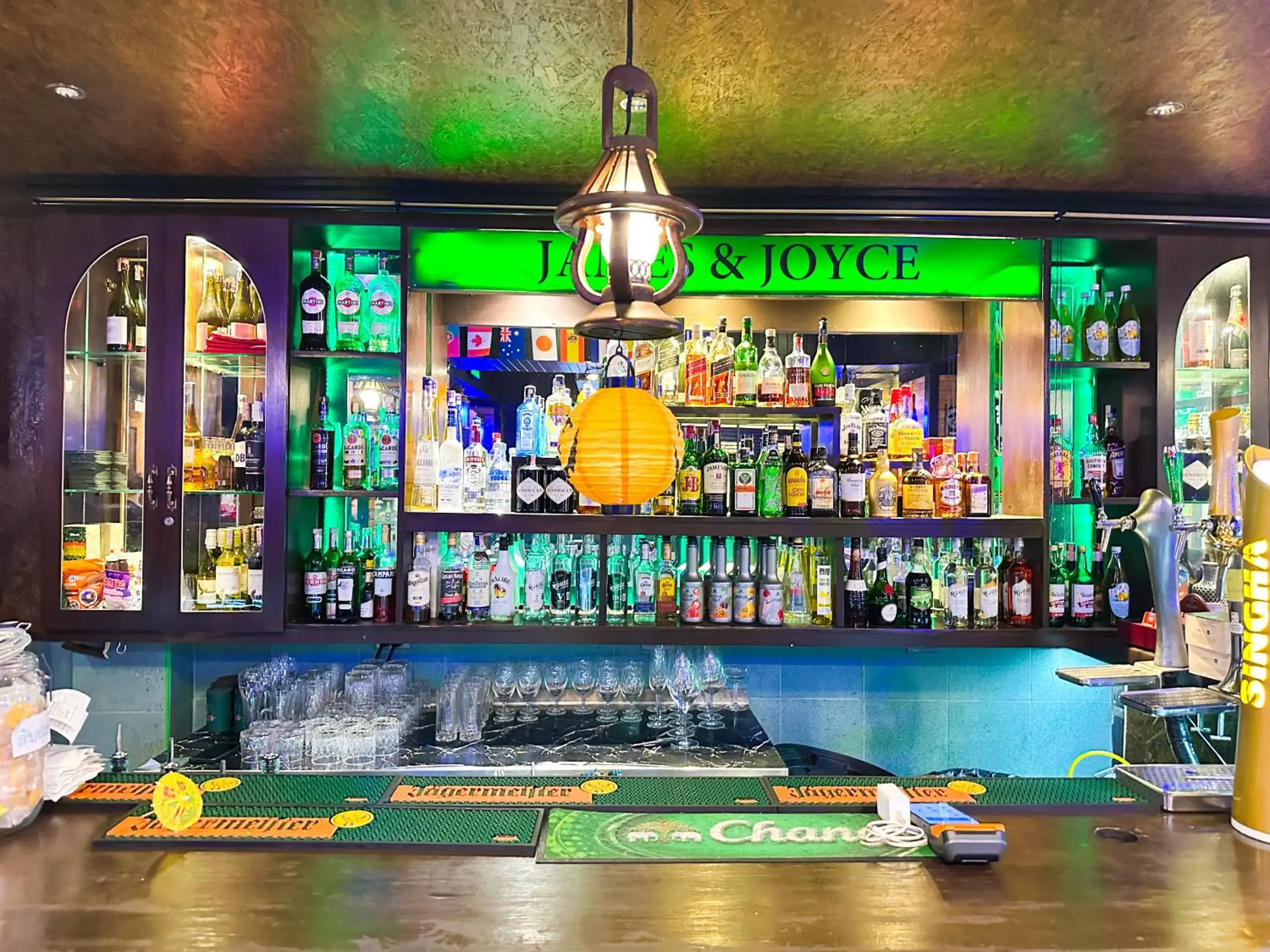 Lounge or bar in Quality Beach Resorts and Spa Patong Lounge or bar in Quality Beach Resorts and Spa Patong