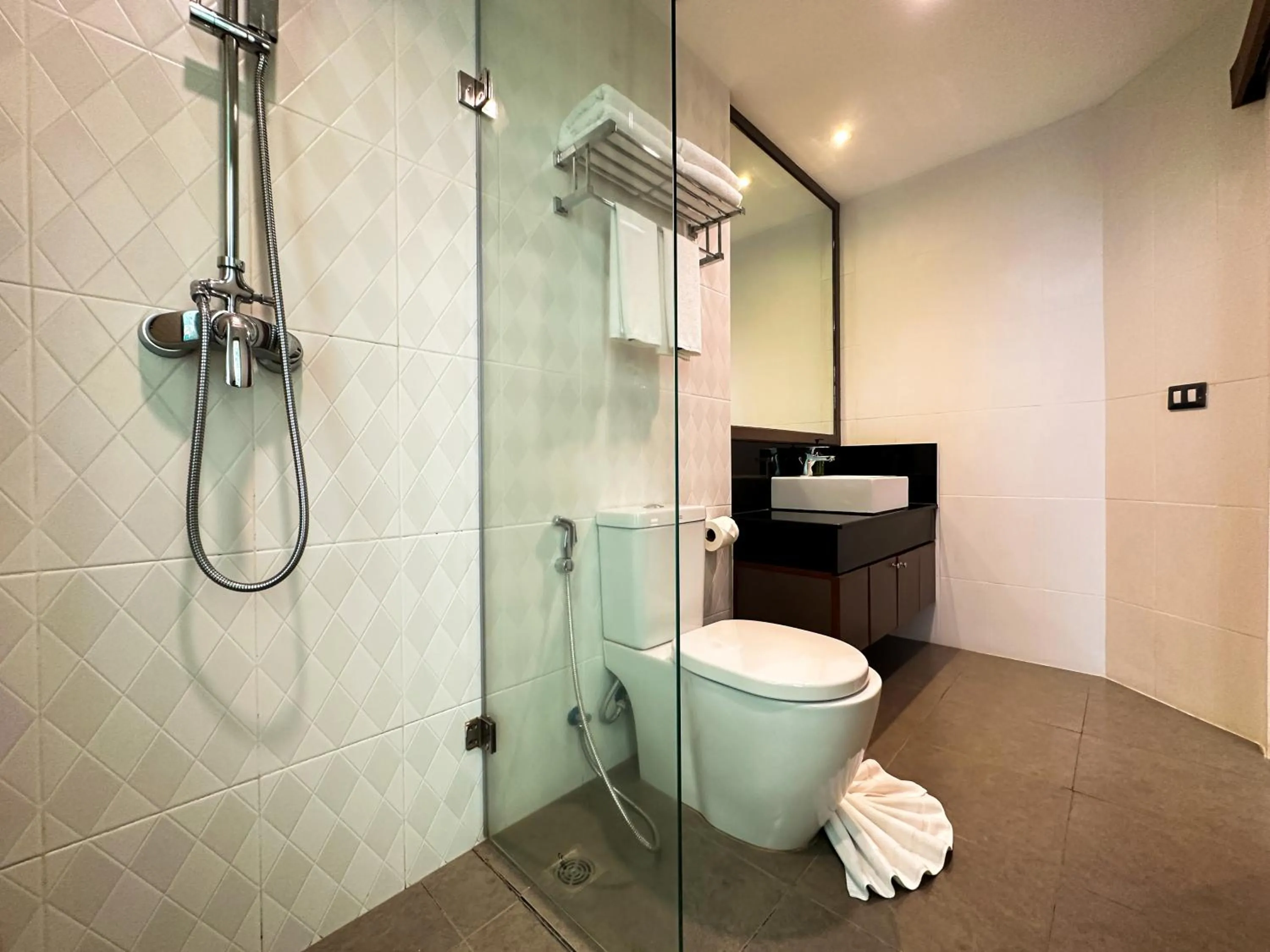 Deluxe Balcony Twin Room in Quality Beach Resorts and Spa Patong