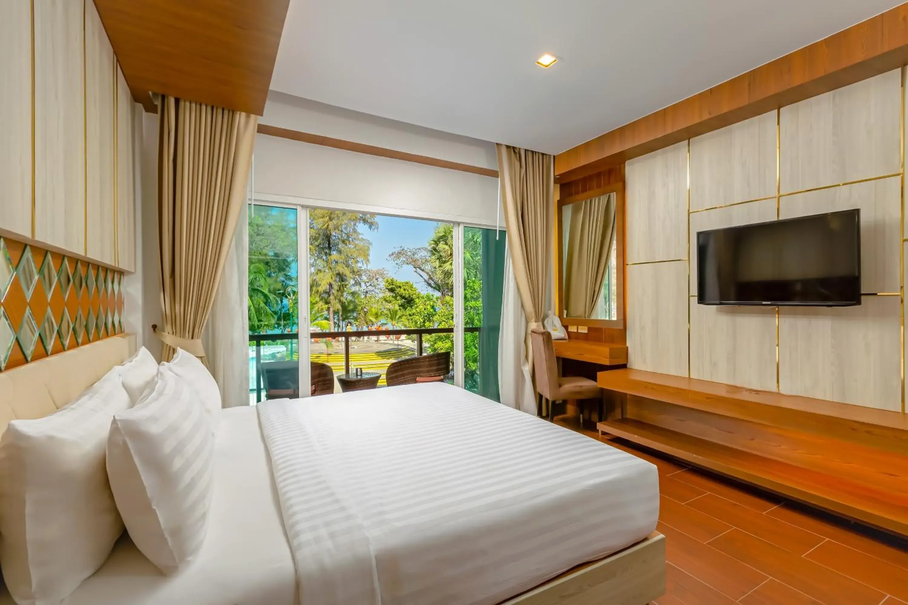 Bed in Quality Beach Resorts and Spa Patong Bed in Quality Beach Resorts and Spa Patong